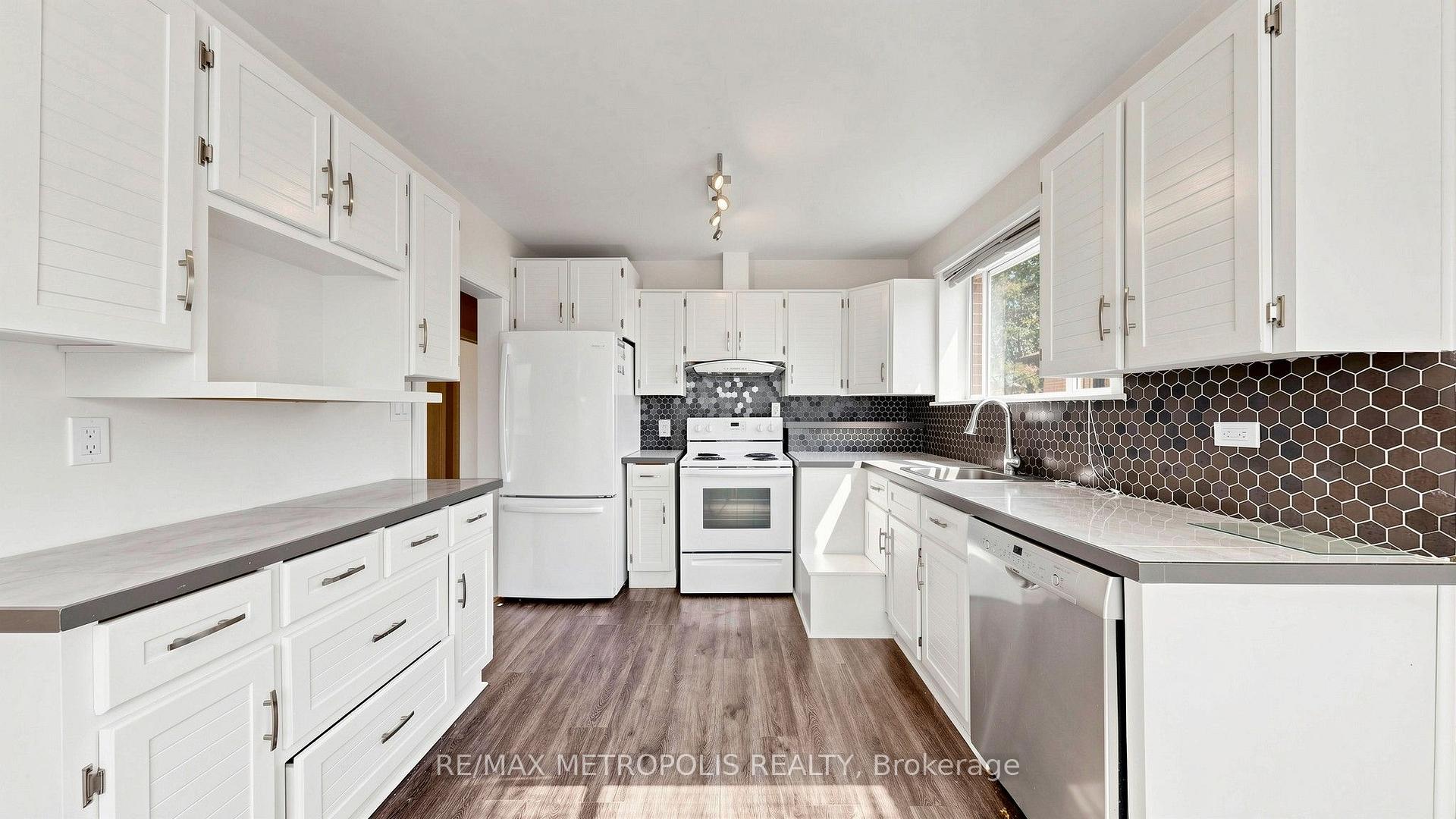 Photo 13 of 139 Pandora Circle, Scarborough, Woburn — HOMEH