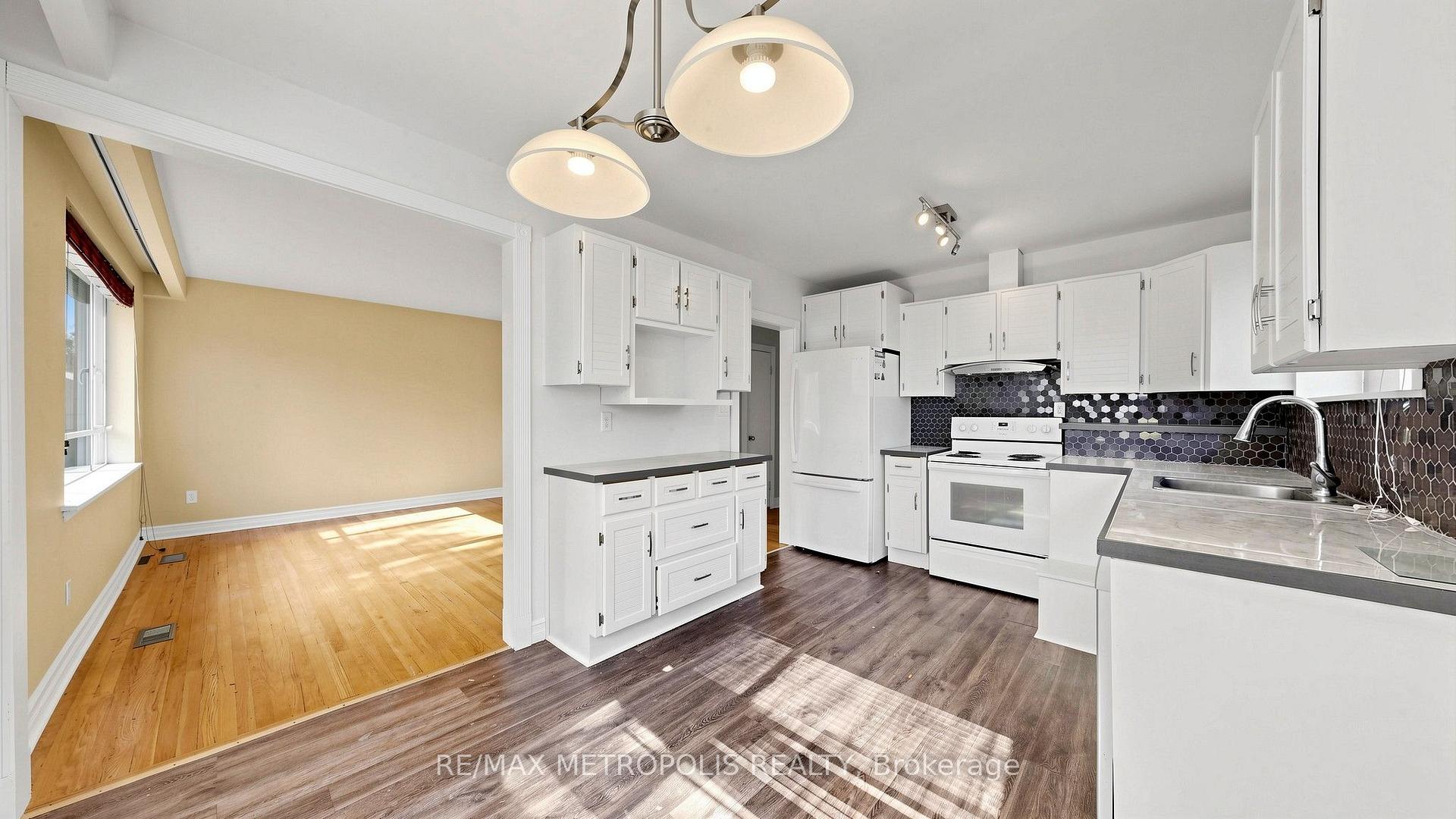 Photo 14 of 139 Pandora Circle, Scarborough, Woburn — HOMEH