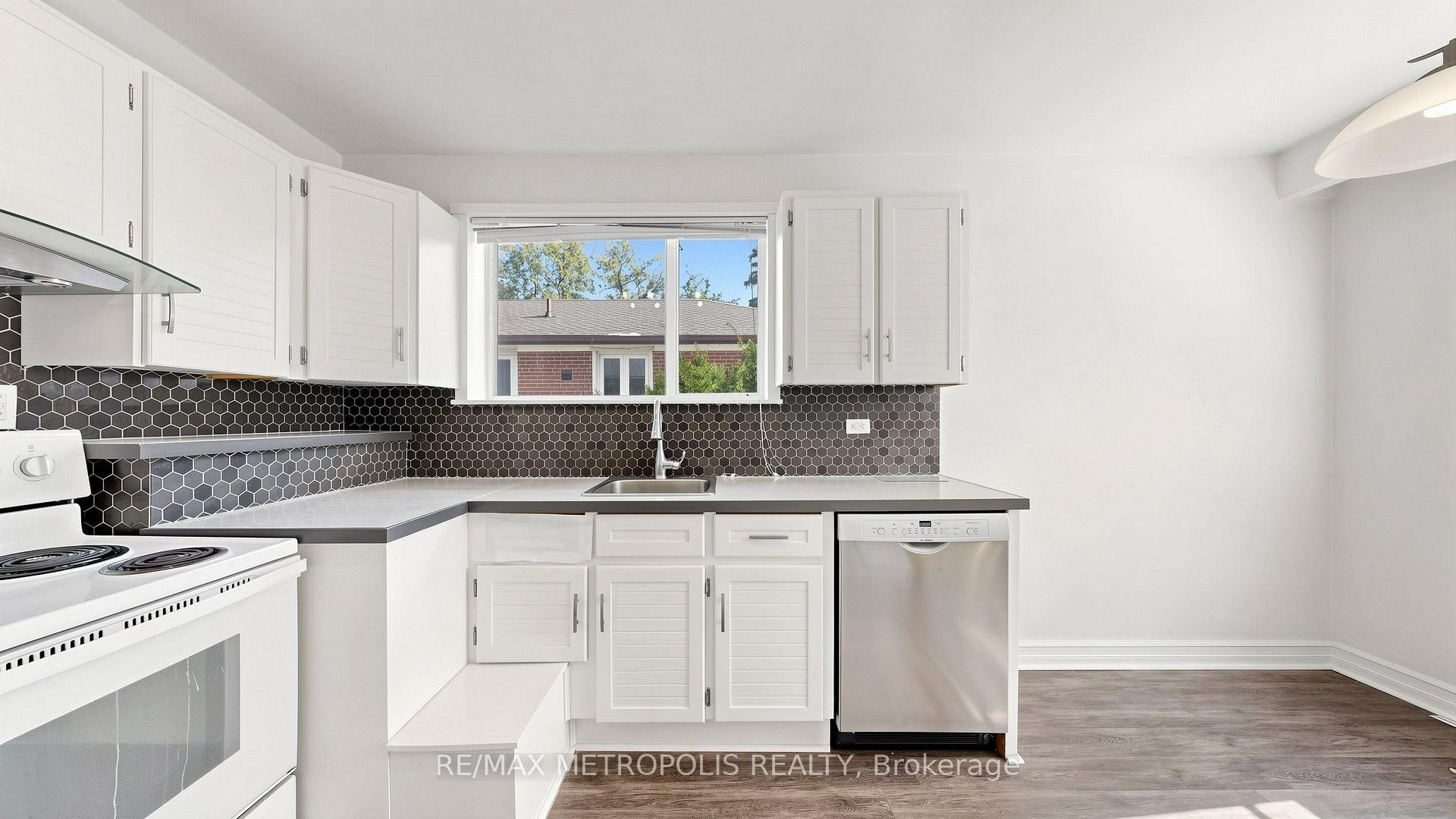 Photo 15 of 139 Pandora Circle, Scarborough, Woburn — HOMEH