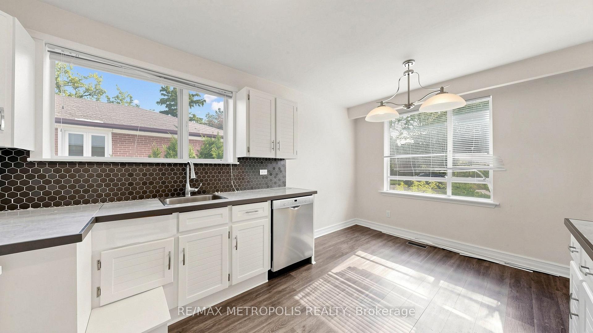 Photo 16 of 139 Pandora Circle, Scarborough, Woburn — HOMEH