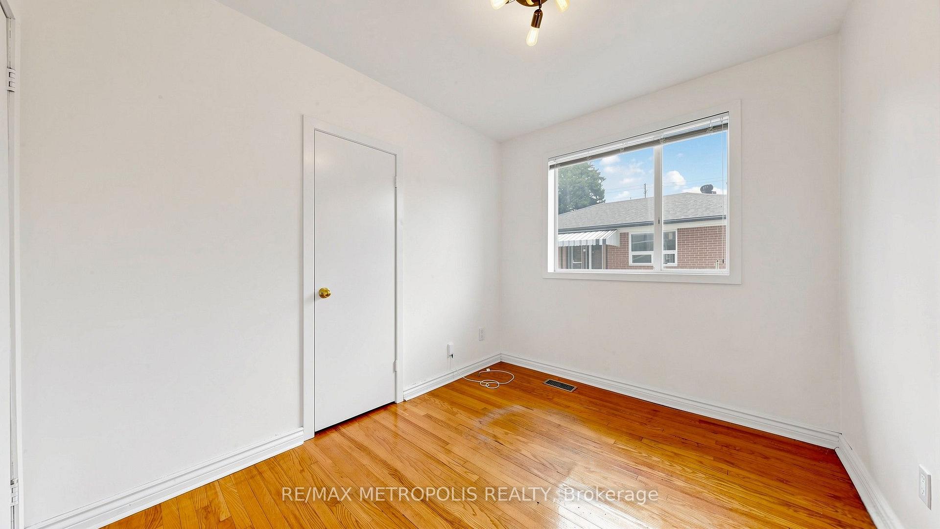 Photo 17 of 139 Pandora Circle, Scarborough, Woburn — HOMEH