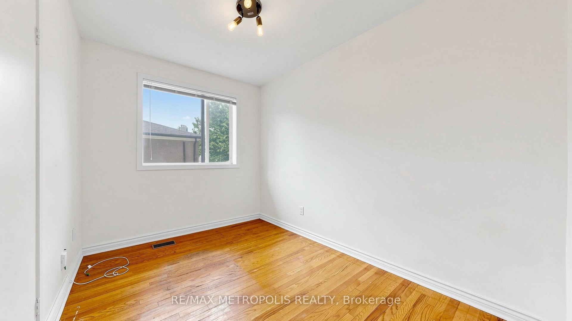 Photo 18 of 139 Pandora Circle, Scarborough, Woburn — HOMEH