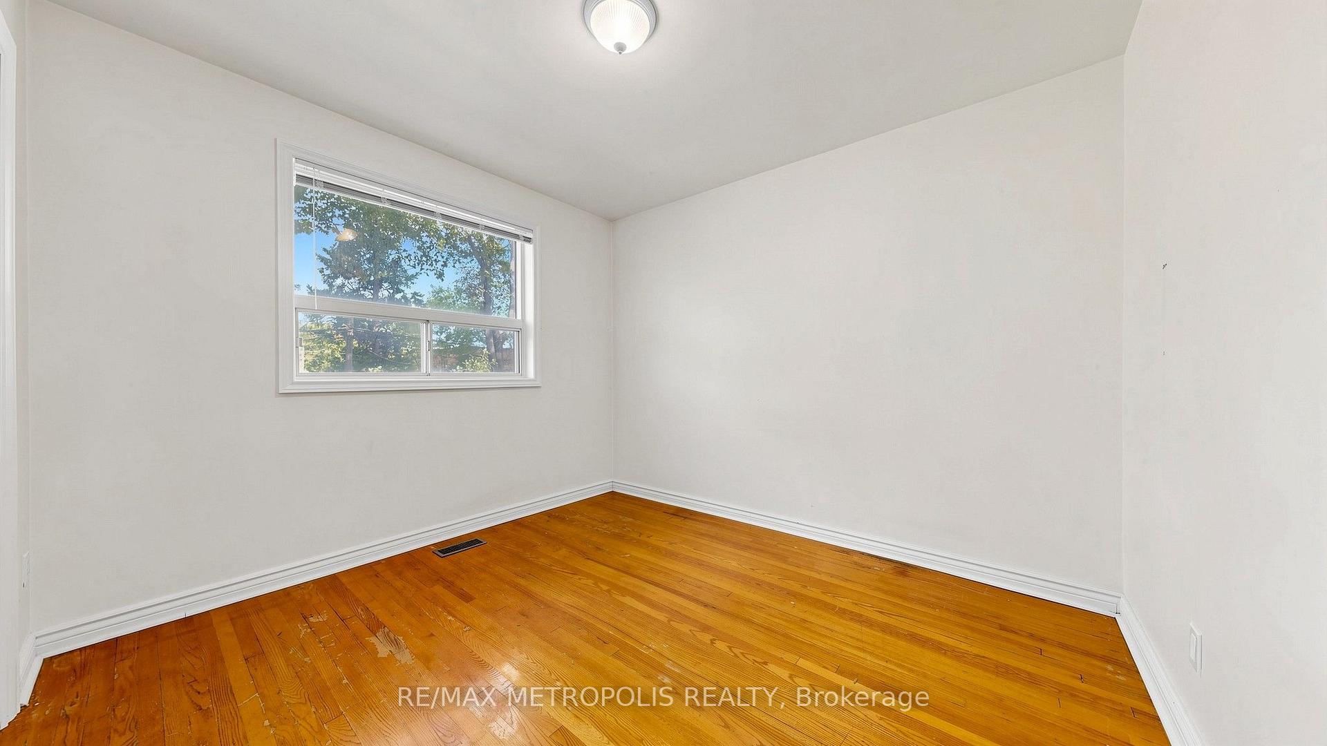 Photo 23 of 139 Pandora Circle, Scarborough, Woburn — HOMEH