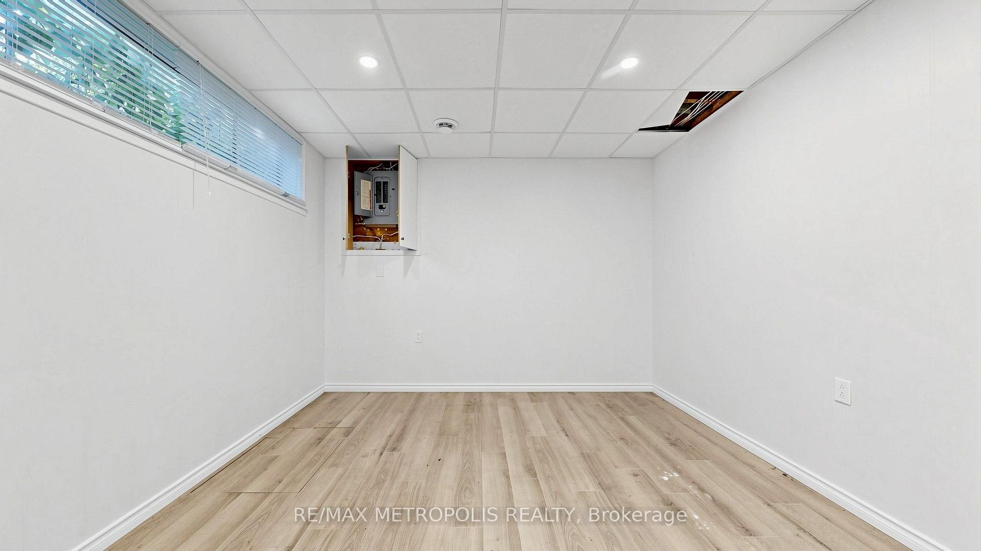 Photo 33 of 139 Pandora Circle, Scarborough, Woburn — HOMEH