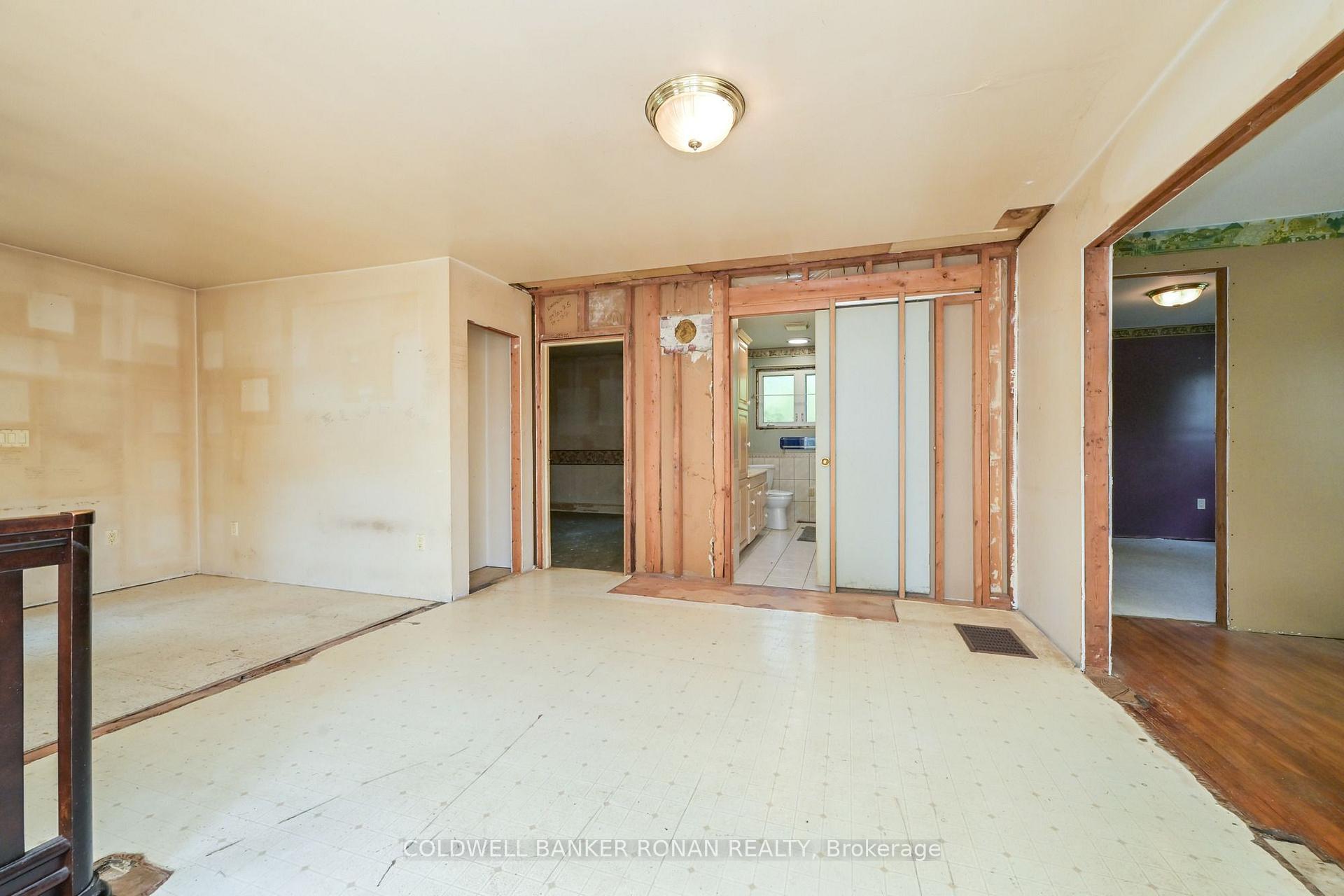 Photo 23 of 144 Church Street, King, Schomberg — HOMEH