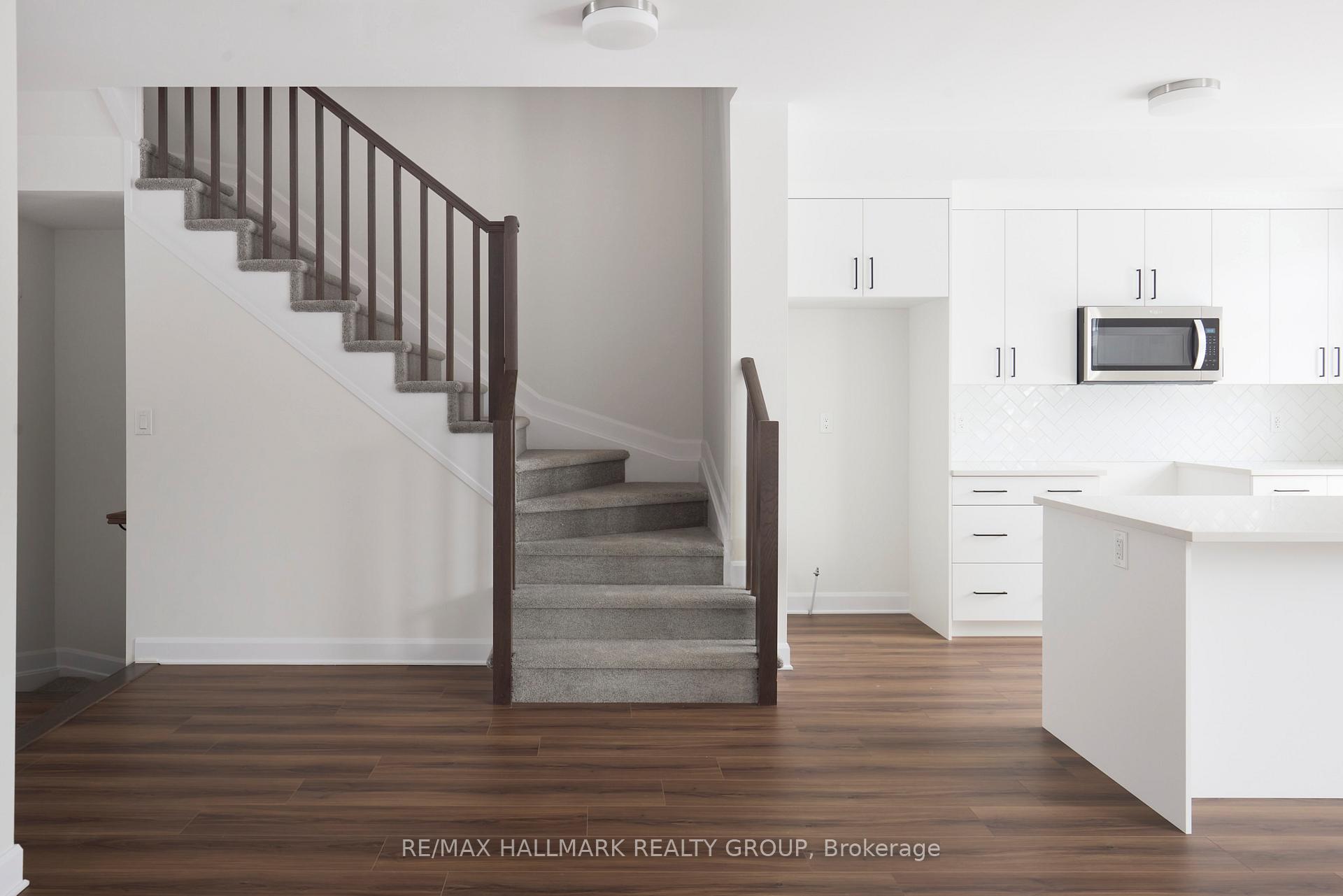 Photo 2 of 547 Roundhouse Crescent, Ottawa, Stittsville (South) — HOMEH