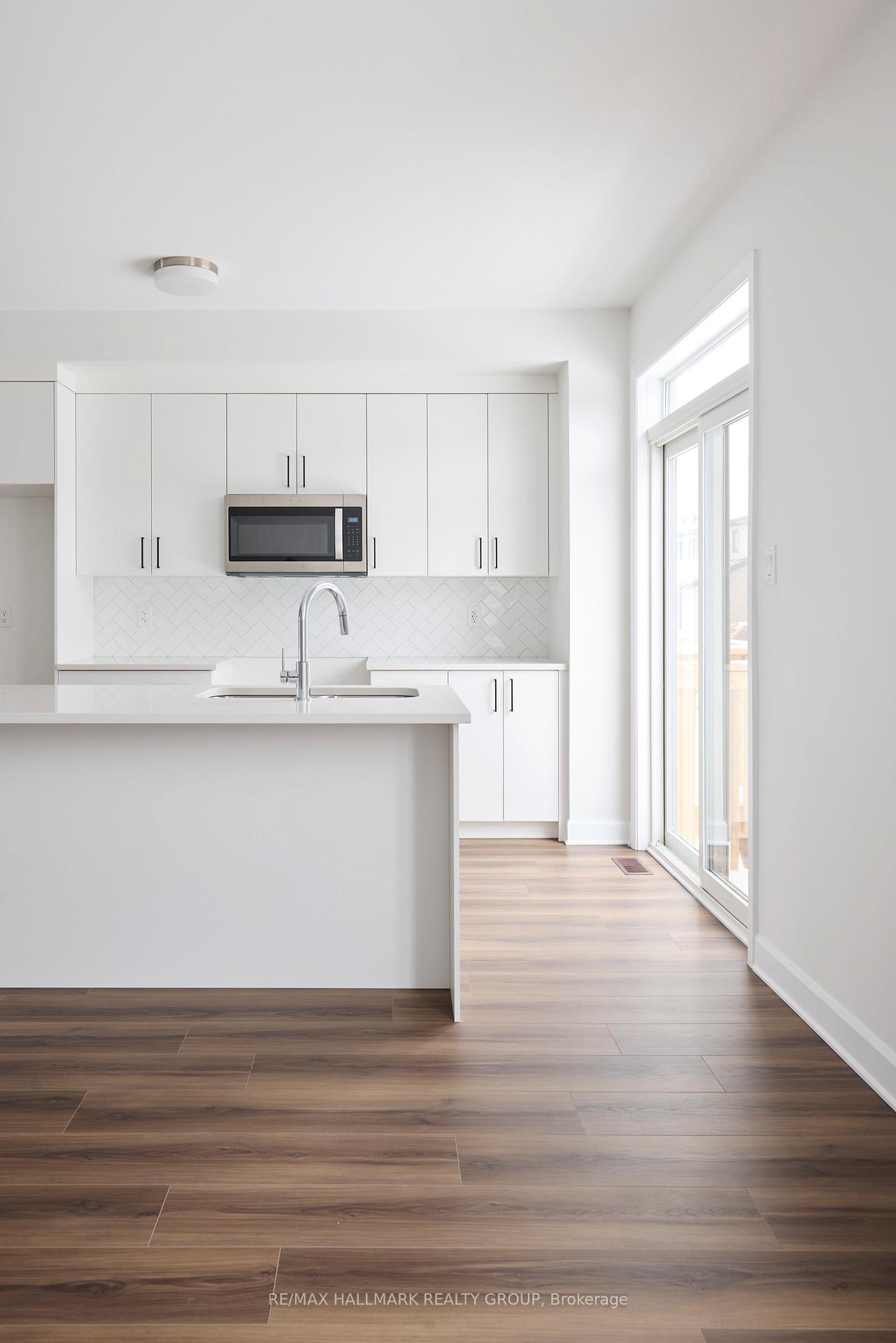 Photo 9 of 547 Roundhouse Crescent, Ottawa, Stittsville (South) — HOMEH