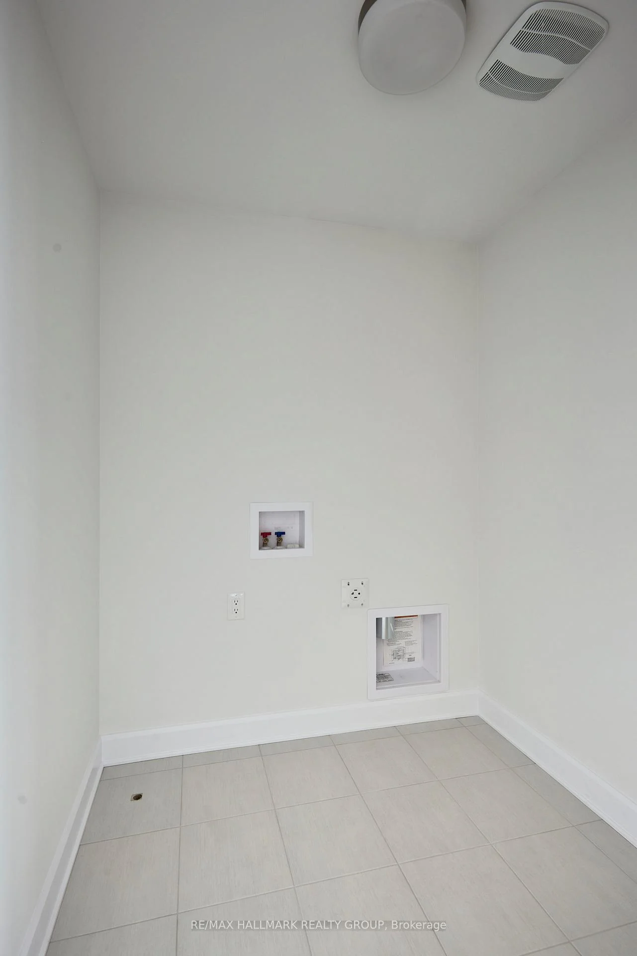 Photo 18 of 547 Roundhouse Crescent, Ottawa, Stittsville (South) — HOMEH