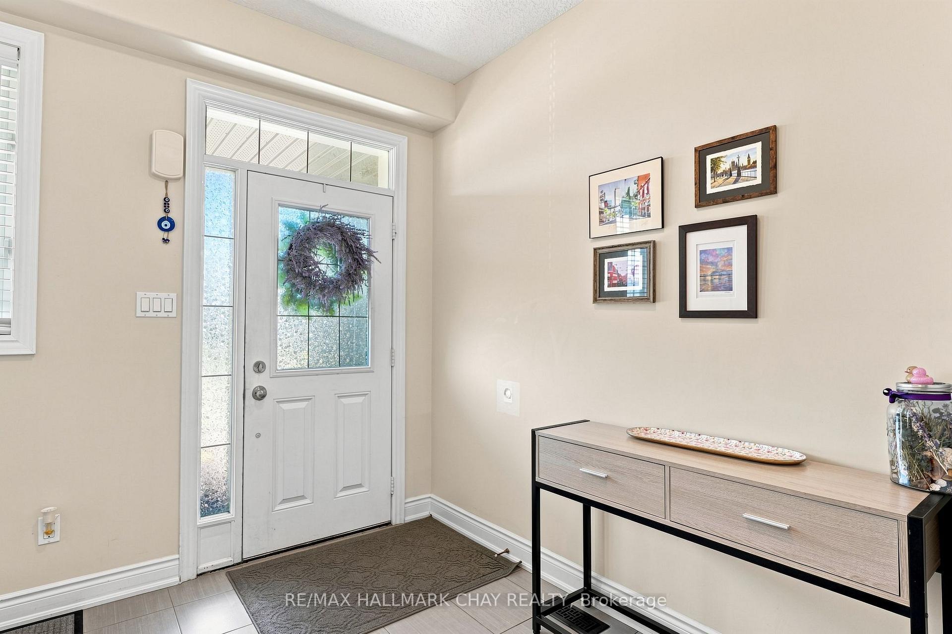 Photo 4 of 23 Nathan Crescent, Barrie, Painswick South — HOMEH