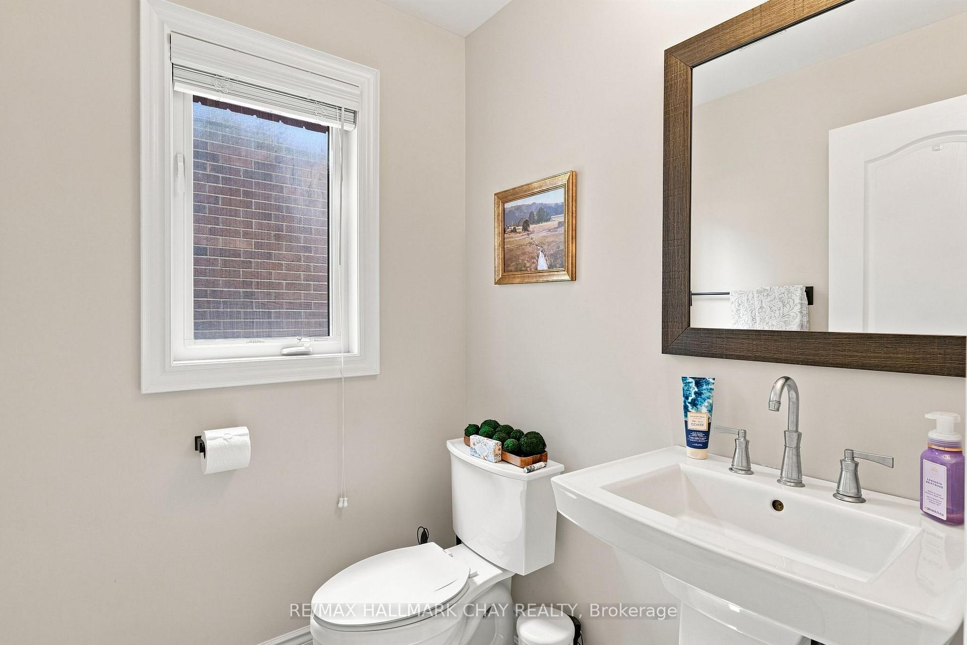 Photo 6 of 23 Nathan Crescent, Barrie, Painswick South — HOMEH