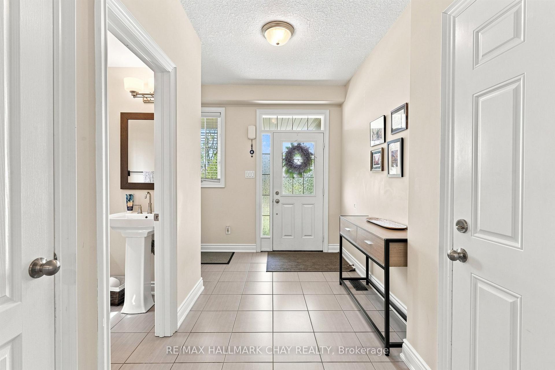 Photo 7 of 23 Nathan Crescent, Barrie, Painswick South — HOMEH