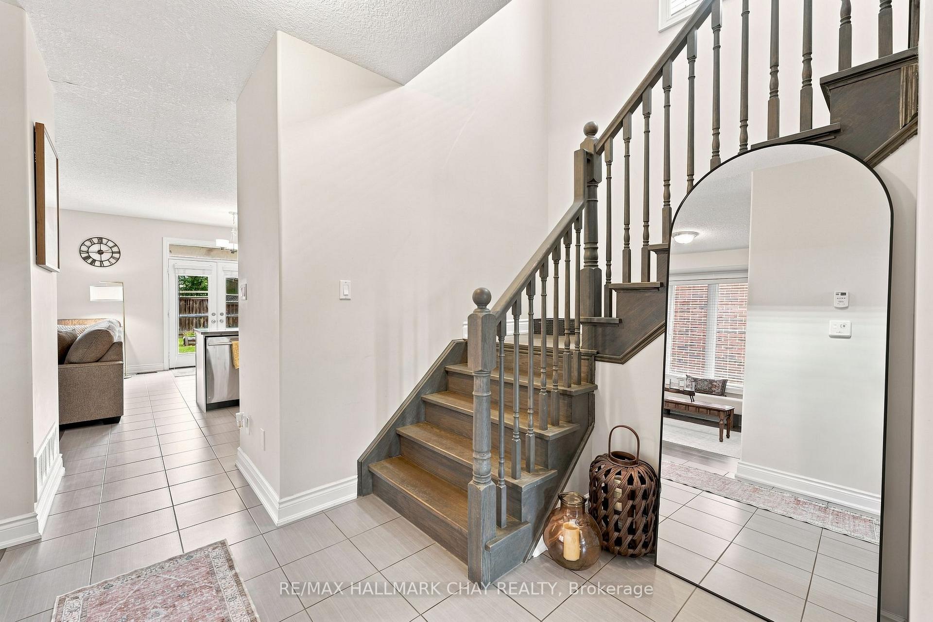 Photo 8 of 23 Nathan Crescent, Barrie, Painswick South — HOMEH
