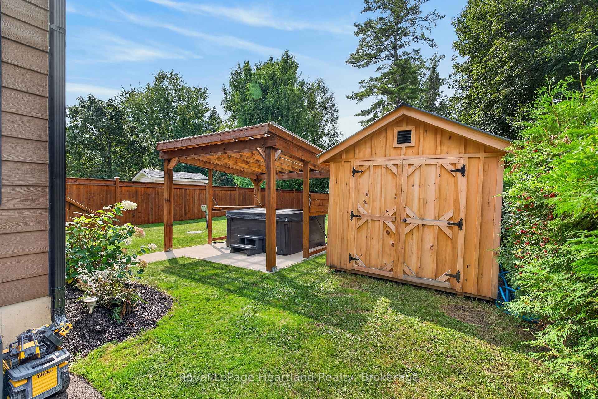 Photo 37 of 11 Maitland Avenue, Central Huron, Goderich — HOMEH
