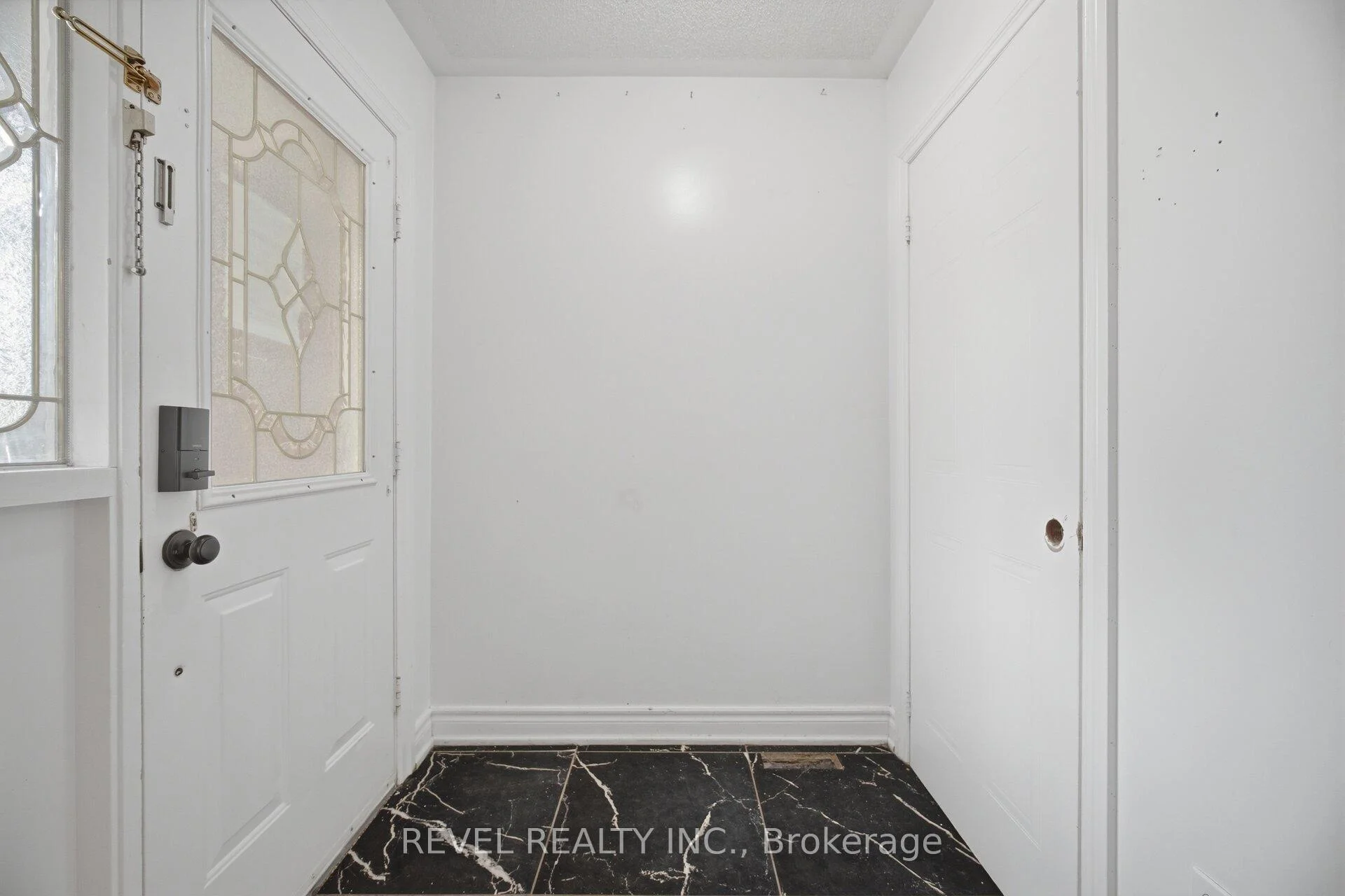 Photo 7 of 5633 Cortina Crescent, Mississauga, Hurontario — HOMEH