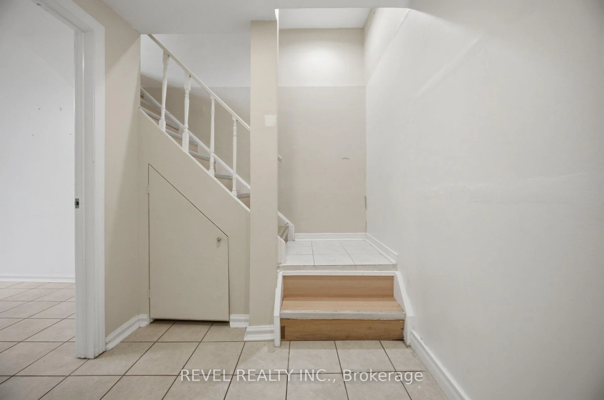 Photo 30 of 5633 Cortina Crescent, Mississauga, Hurontario — HOMEH