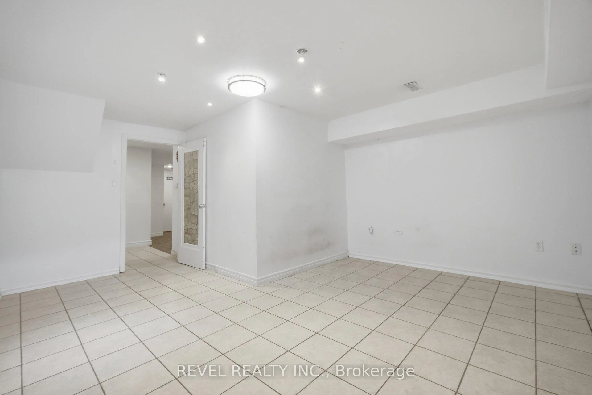 Photo 34 of 5633 Cortina Crescent, Mississauga, Hurontario — HOMEH