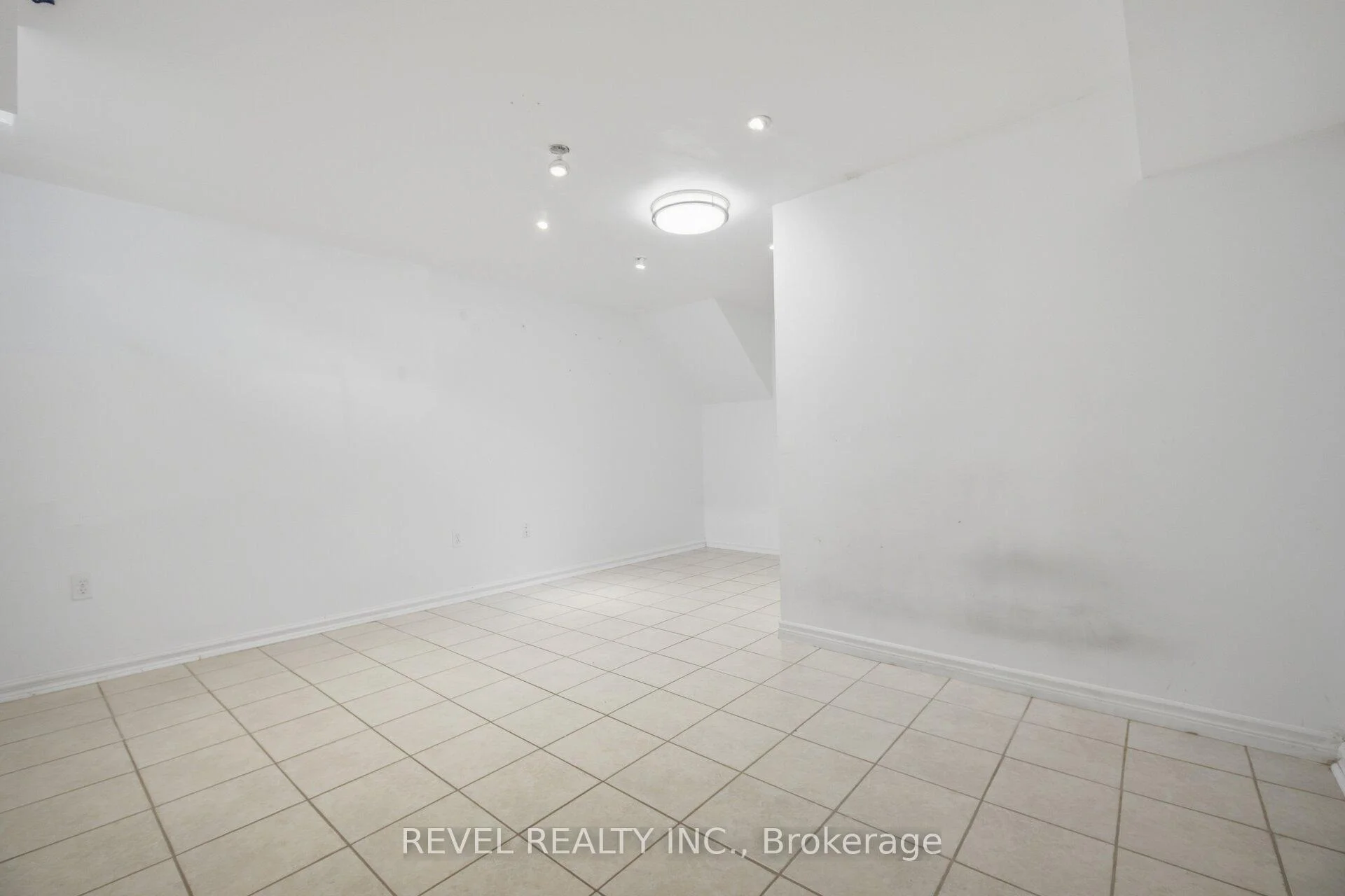 Photo 35 of 5633 Cortina Crescent, Mississauga, Hurontario — HOMEH