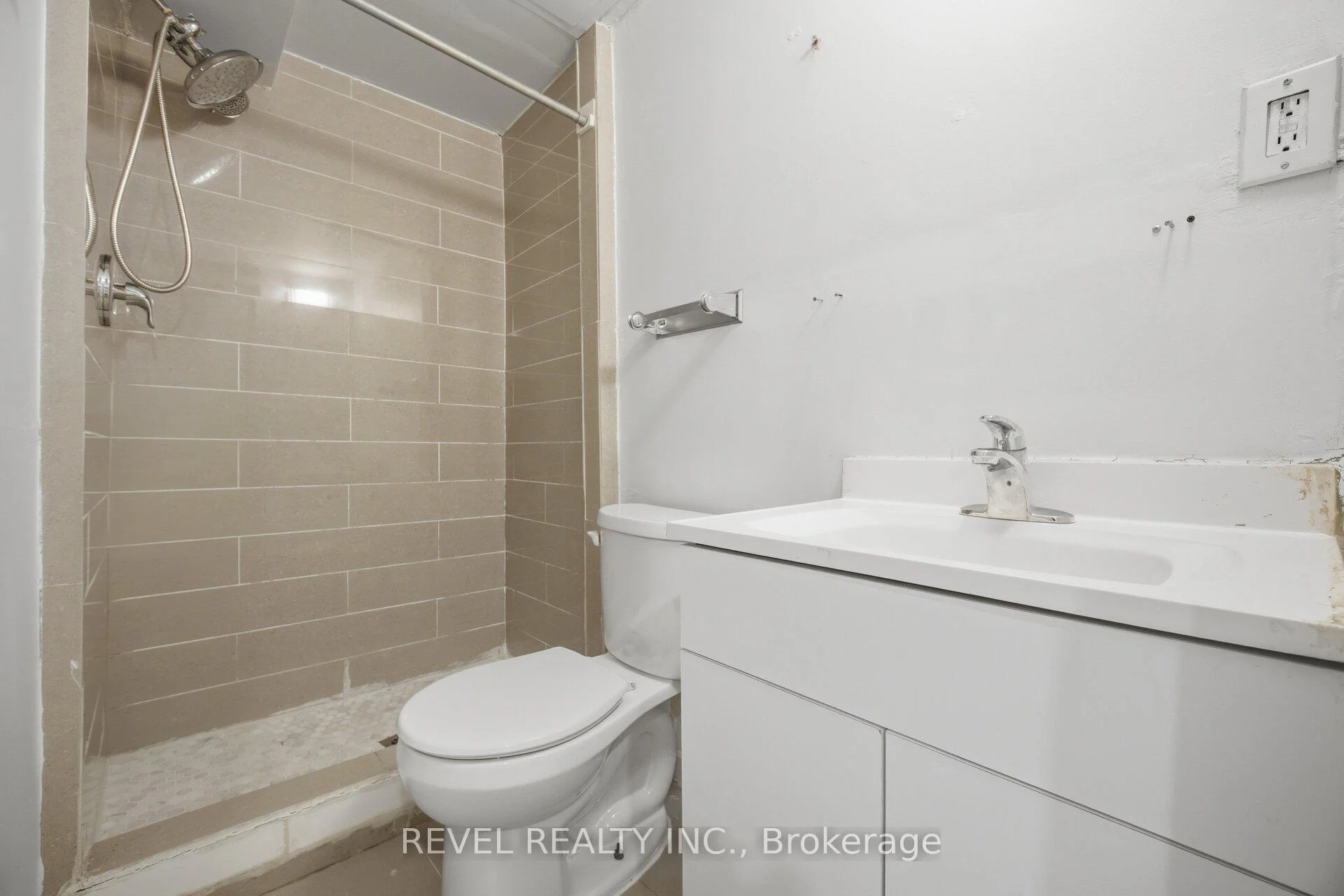 Photo 36 of 5633 Cortina Crescent, Mississauga, Hurontario — HOMEH