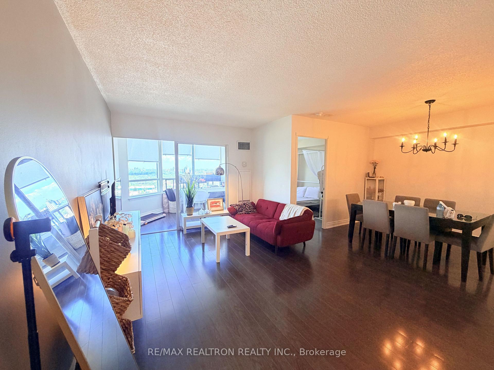 Photo 2 of Unit 2015, 135 Hillcrest Avenue, Mississauga, Cooksville — HOMEH