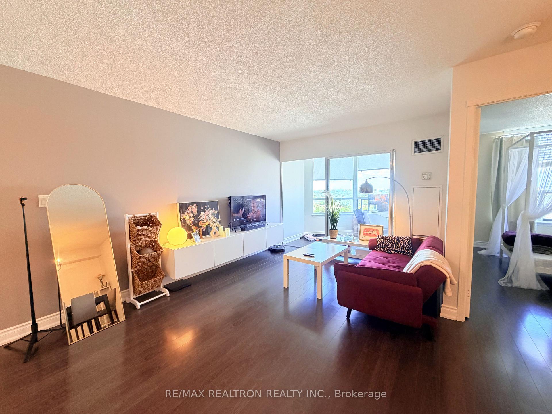 Photo 3 of Unit 2015, 135 Hillcrest Avenue, Mississauga, Cooksville — HOMEH