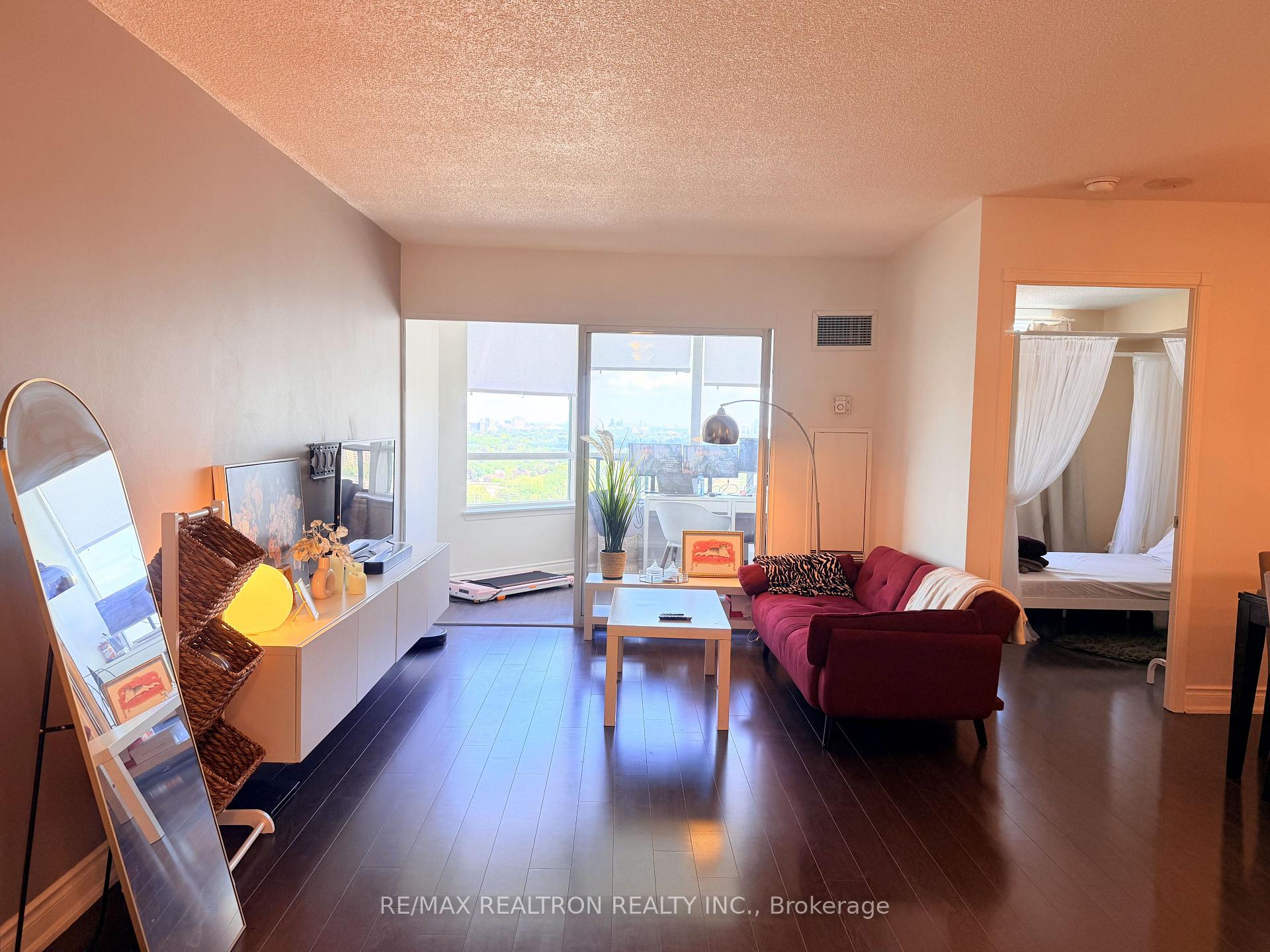 Photo 4 of Unit 2015, 135 Hillcrest Avenue, Mississauga, Cooksville — HOMEH