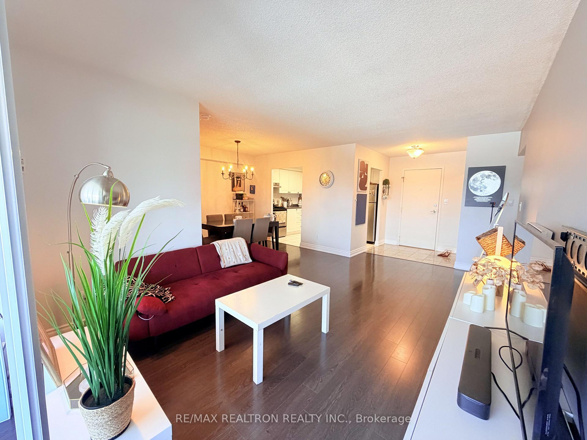 Photo 8 of Unit 2015, 135 Hillcrest Avenue, Mississauga, Cooksville — HOMEH