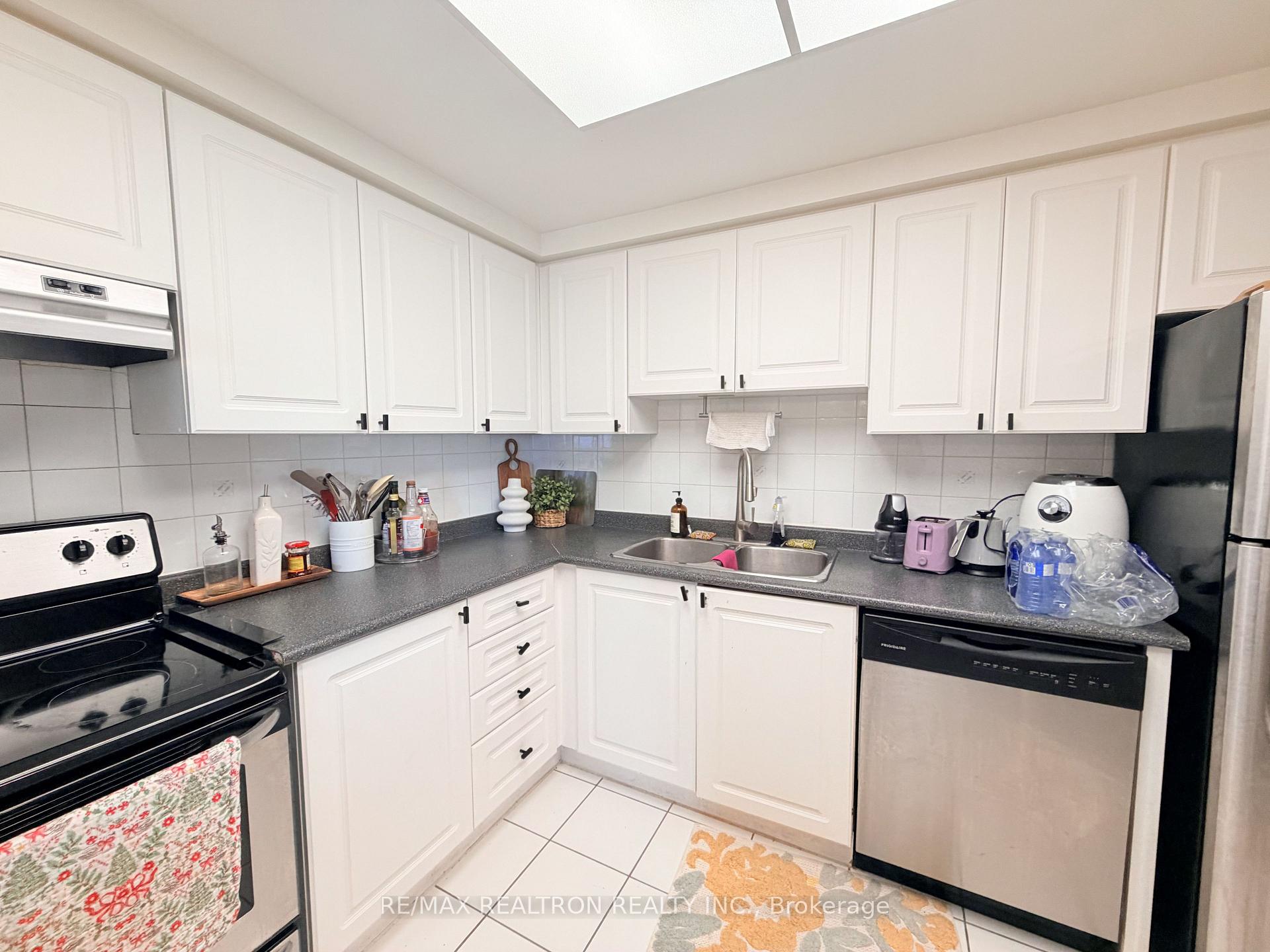 Photo 15 of Unit 2015, 135 Hillcrest Avenue, Mississauga, Cooksville — HOMEH