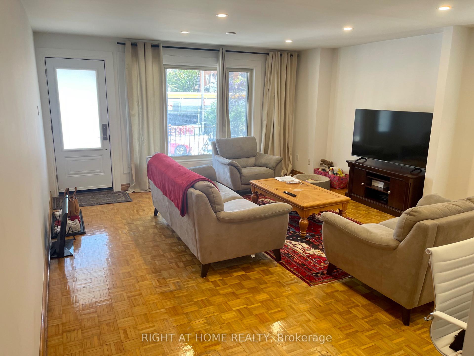 Photo 2 of 40 Bellevue Avenue, Toronto, Kensington-Chinatown — HOMEH