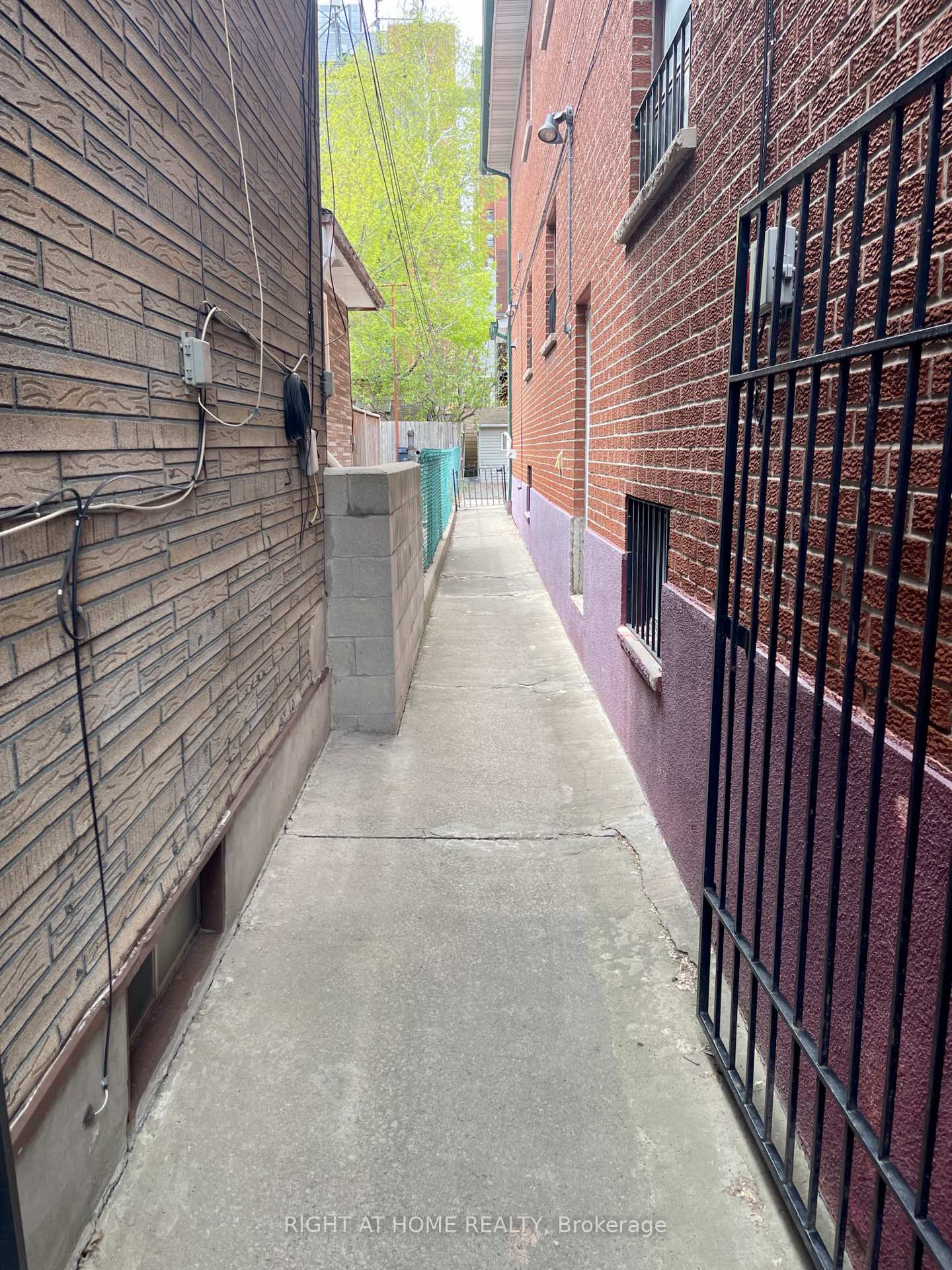 Photo 32 of 40 Bellevue Avenue, Toronto, Kensington-Chinatown — HOMEH