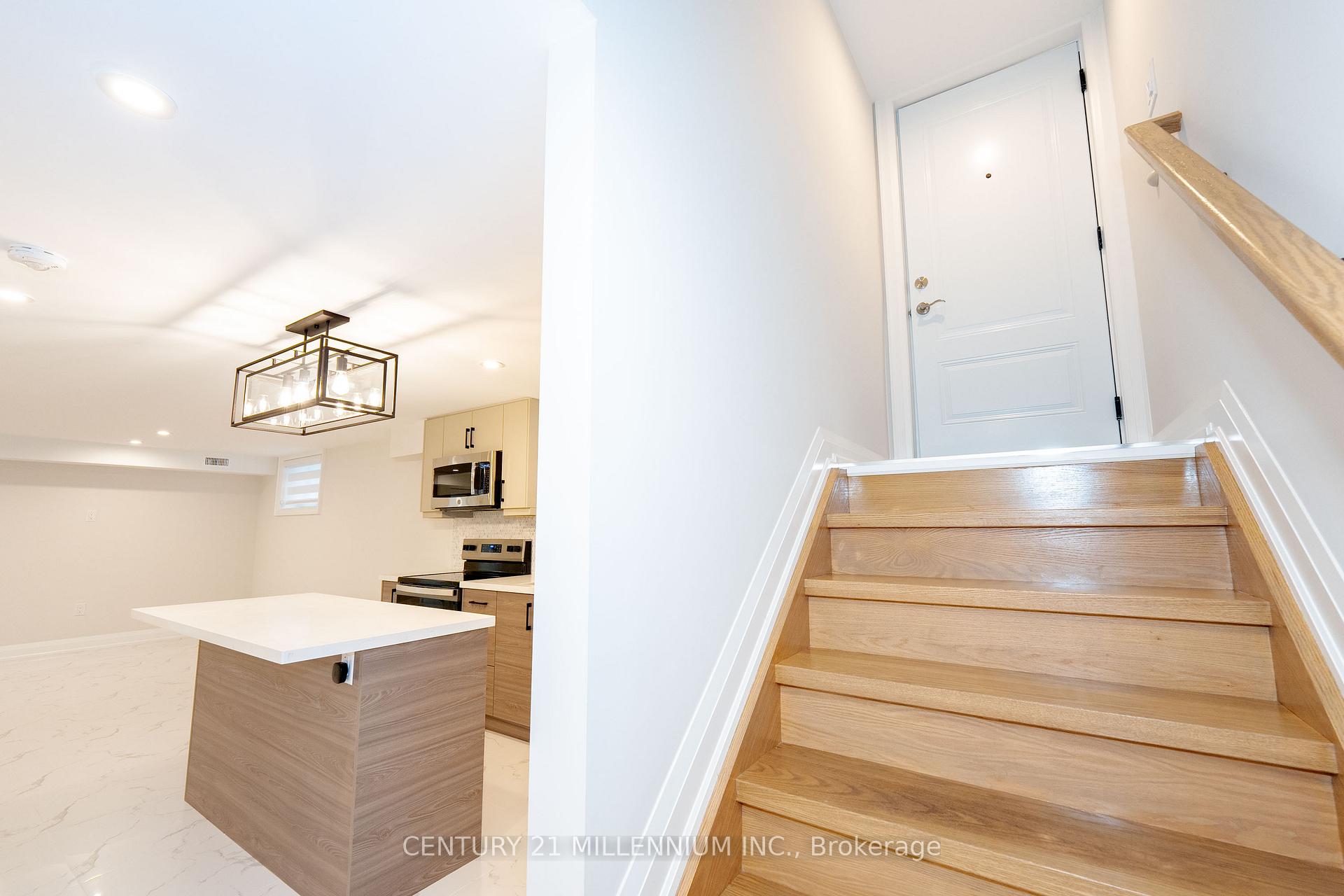 Photo 2 of Unit B, 31 Mariposa Avenue, Toronto, Rockcliffe-Smythe — HOMEH