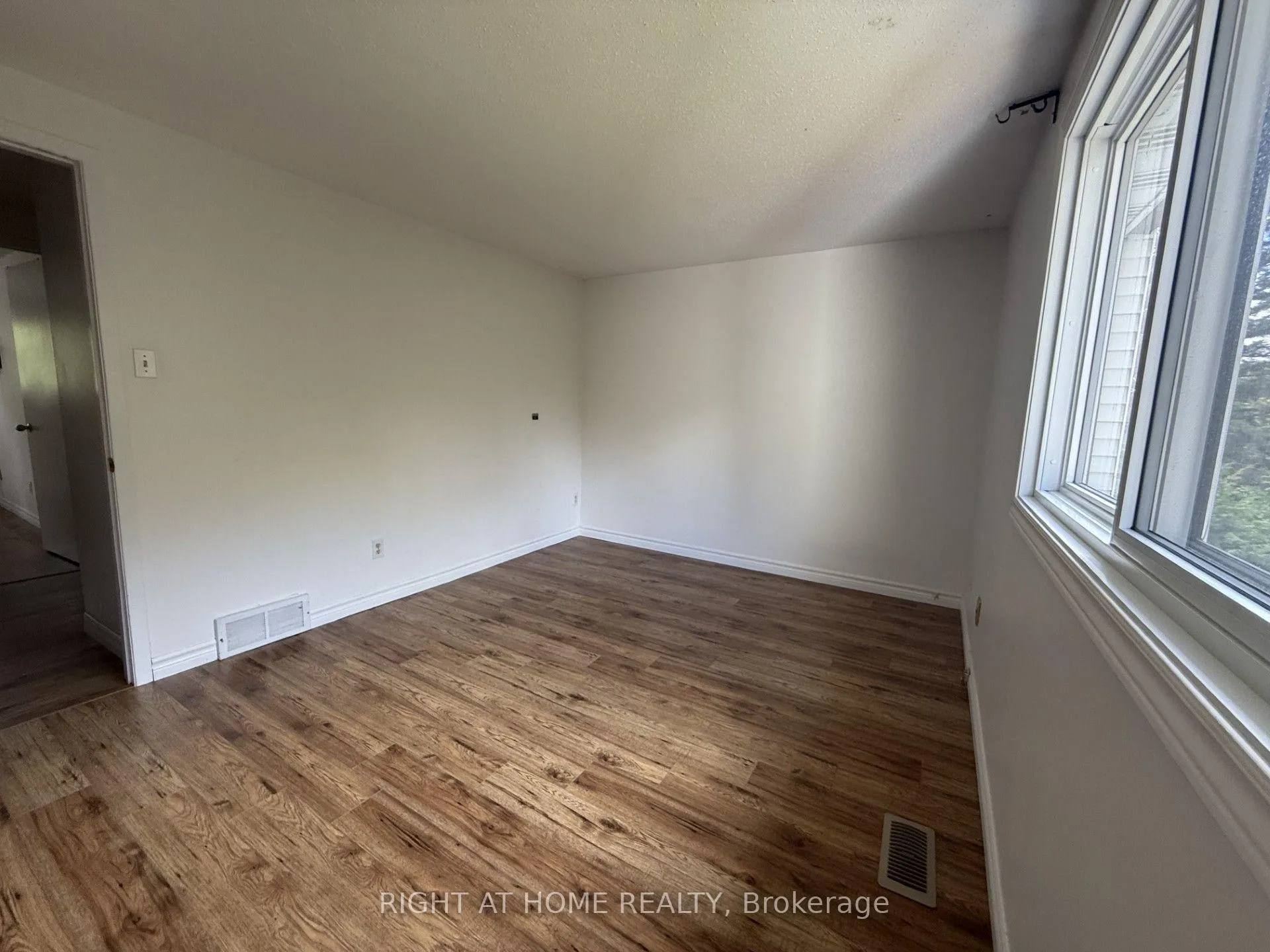 Photo 9 of Unit 2, 1171 Priory Lane, Ottawa, Convent Glen North — HOMEH