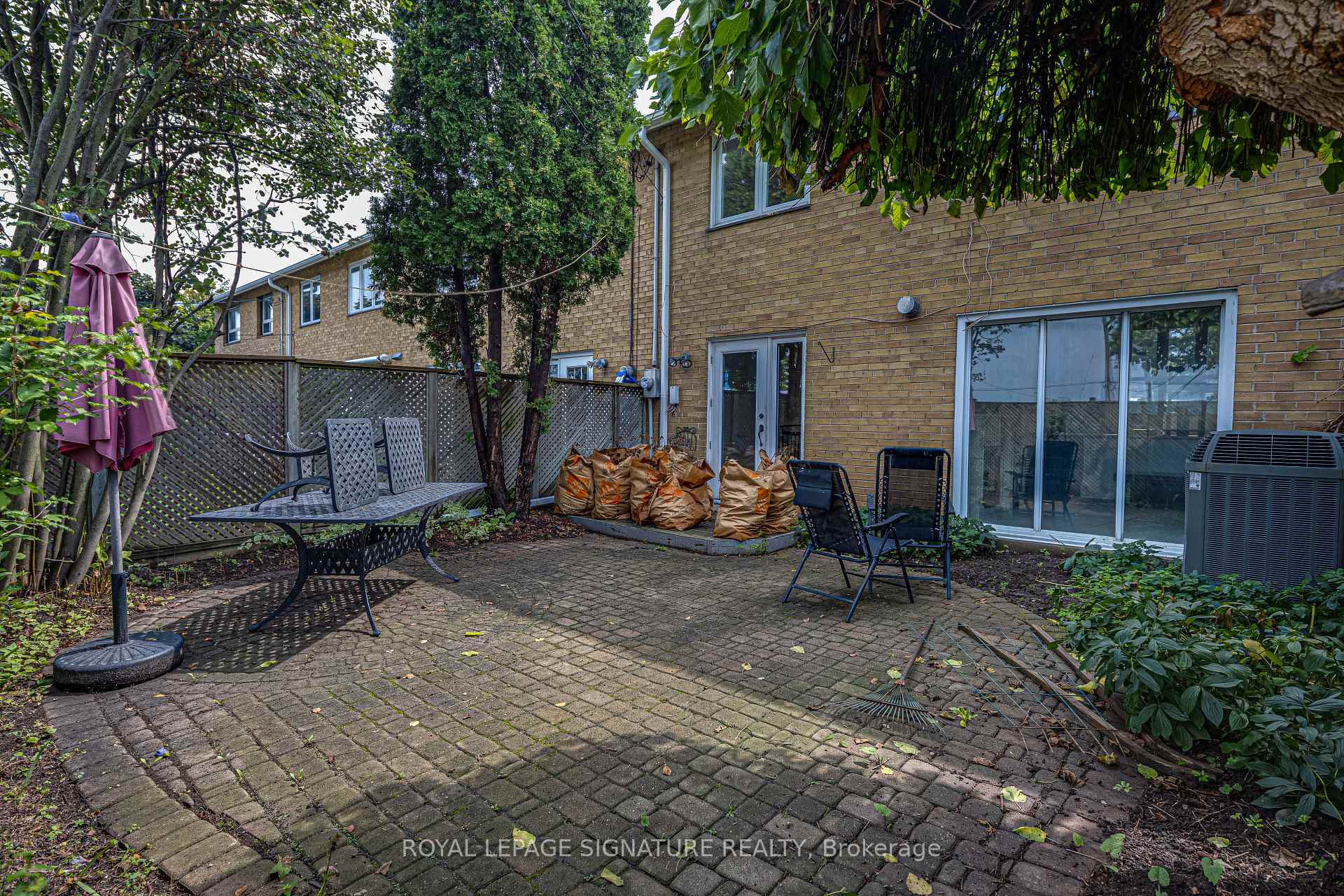 Photo 3 of 16 Burdock Lane, North York, Banbury-Don Mills — HOMEH