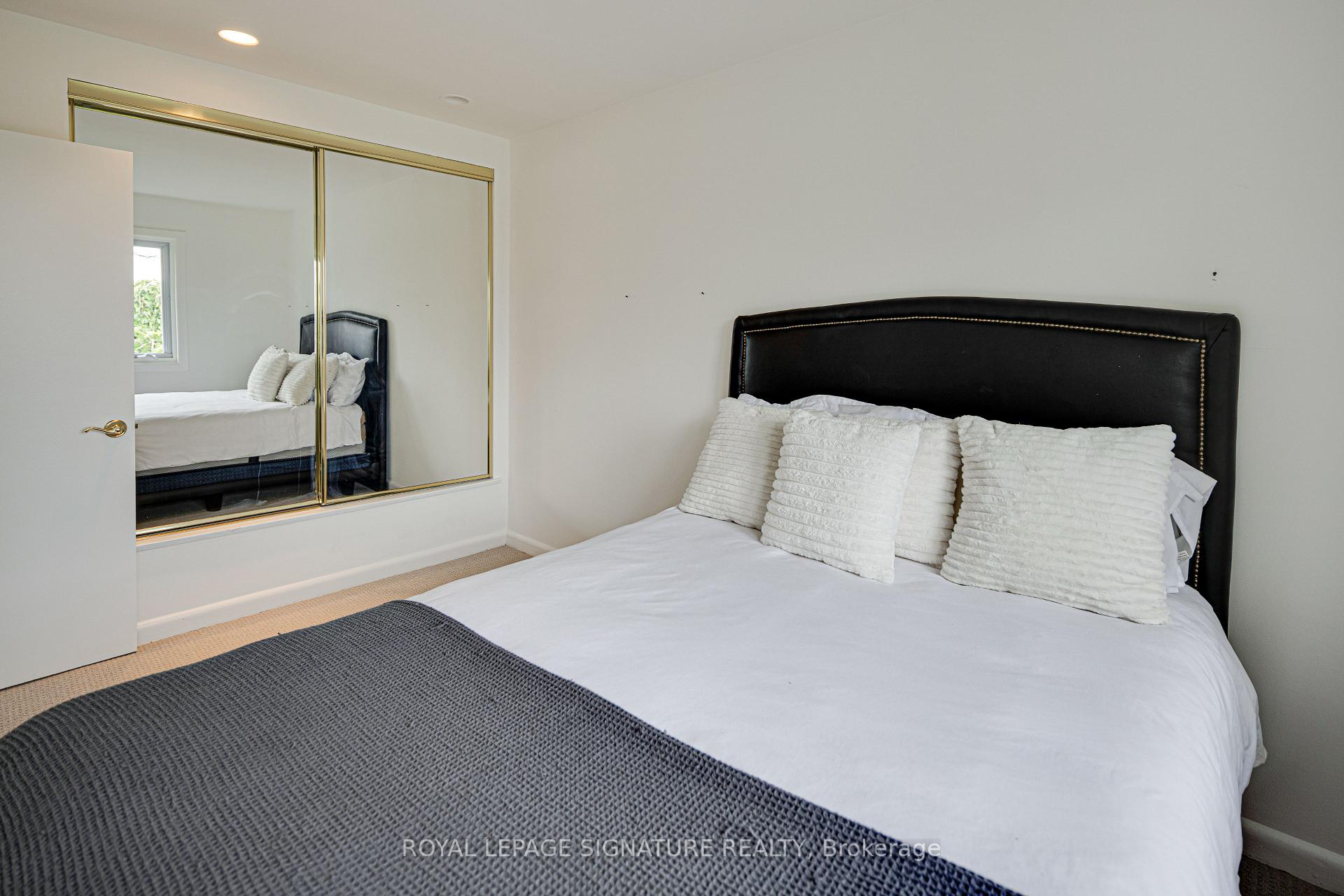 Photo 9 of 16 Burdock Lane, North York, Banbury-Don Mills — HOMEH