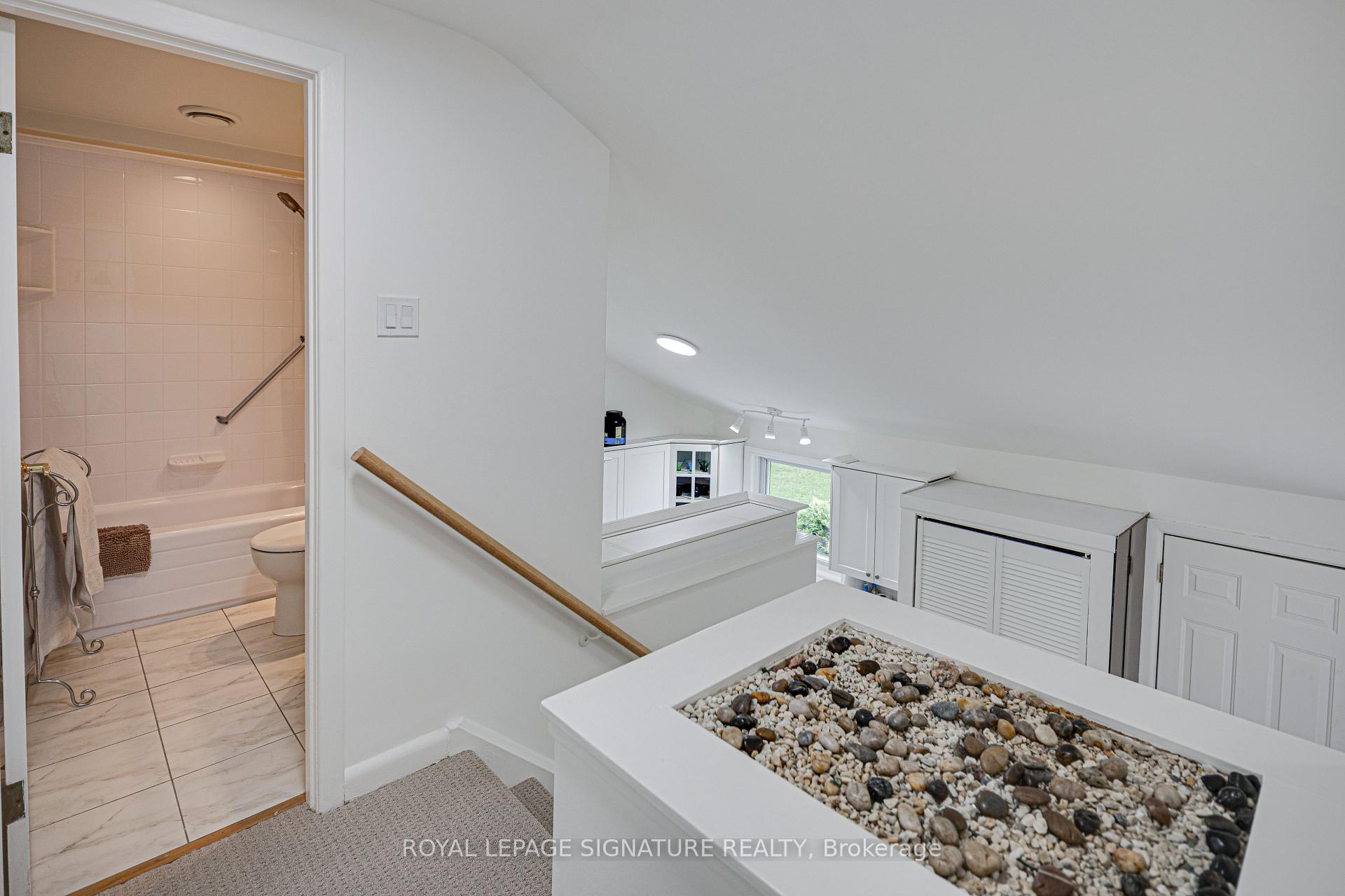 Photo 11 of 16 Burdock Lane, North York, Banbury-Don Mills — HOMEH
