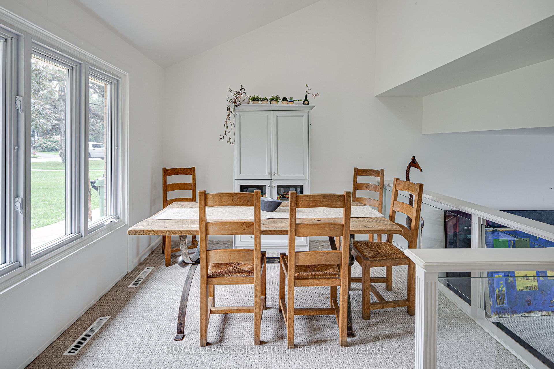 Photo 13 of 16 Burdock Lane, North York, Banbury-Don Mills — HOMEH