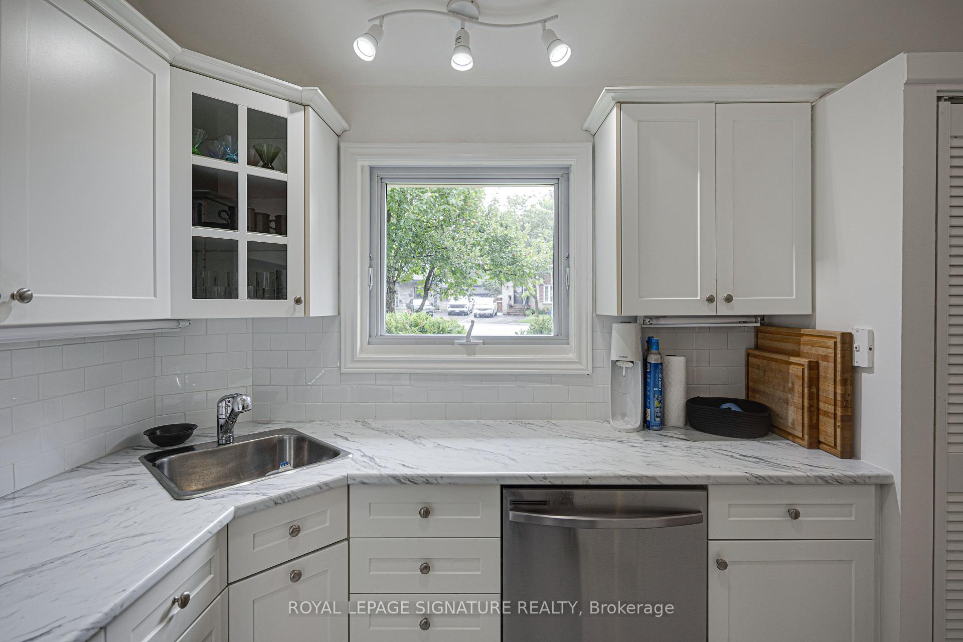 Photo 21 of 16 Burdock Lane, North York, Banbury-Don Mills — HOMEH