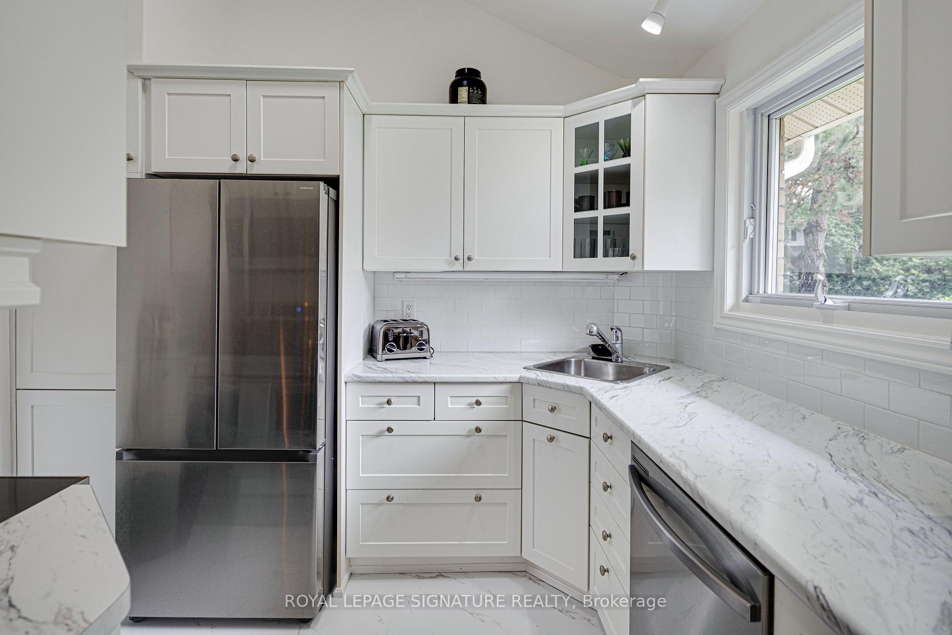 Photo 53 of 16 Burdock Lane, North York, Banbury-Don Mills — HOMEH
