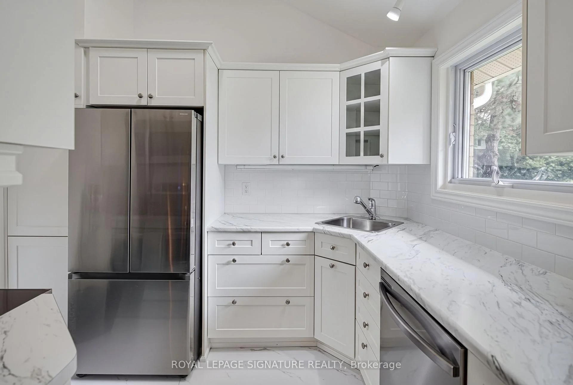 Photo 8 of 16 Burdock Lane, North York, Banbury-Don Mills — HOMEH