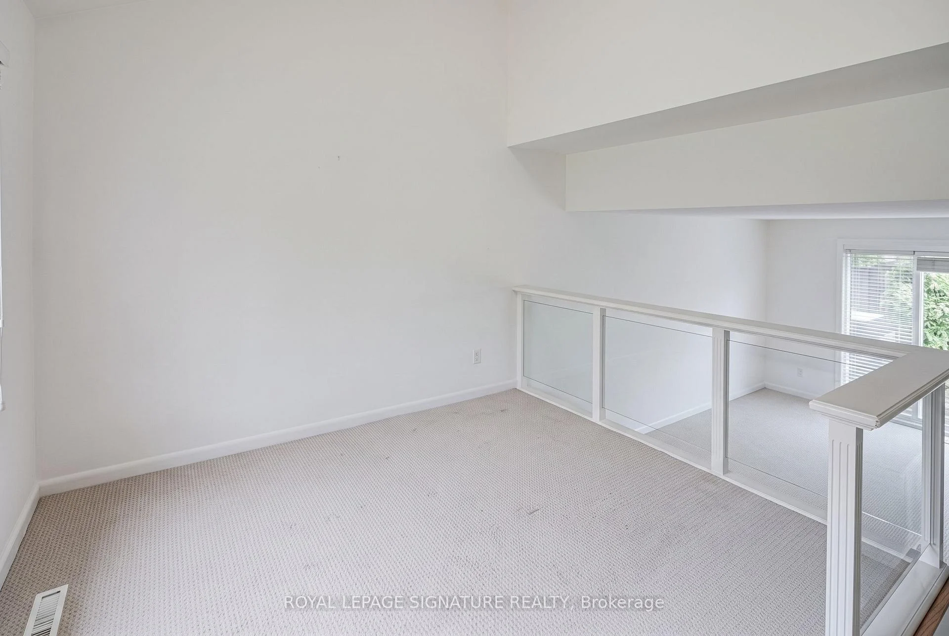 Photo 14 of 16 Burdock Lane, North York, Banbury-Don Mills — HOMEH