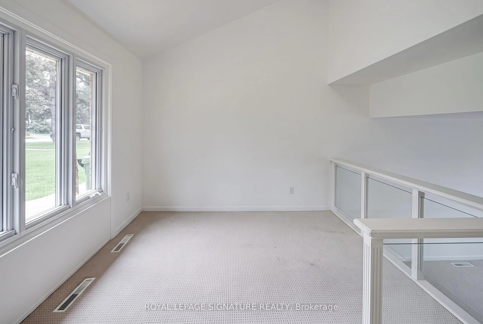 Photo 16 of 16 Burdock Lane, North York, Banbury-Don Mills — HOMEH