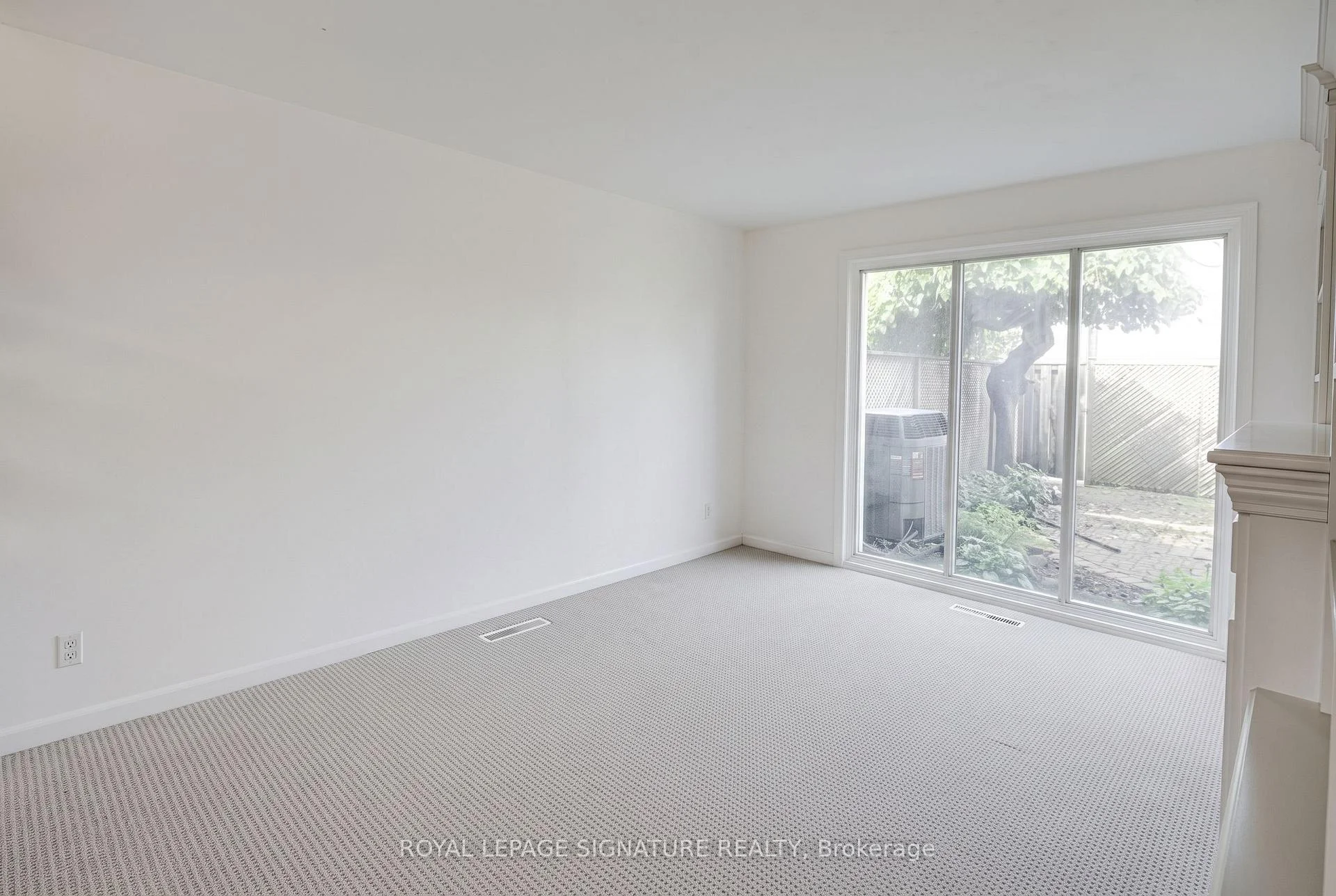 Photo 26 of 16 Burdock Lane, North York, Banbury-Don Mills — HOMEH