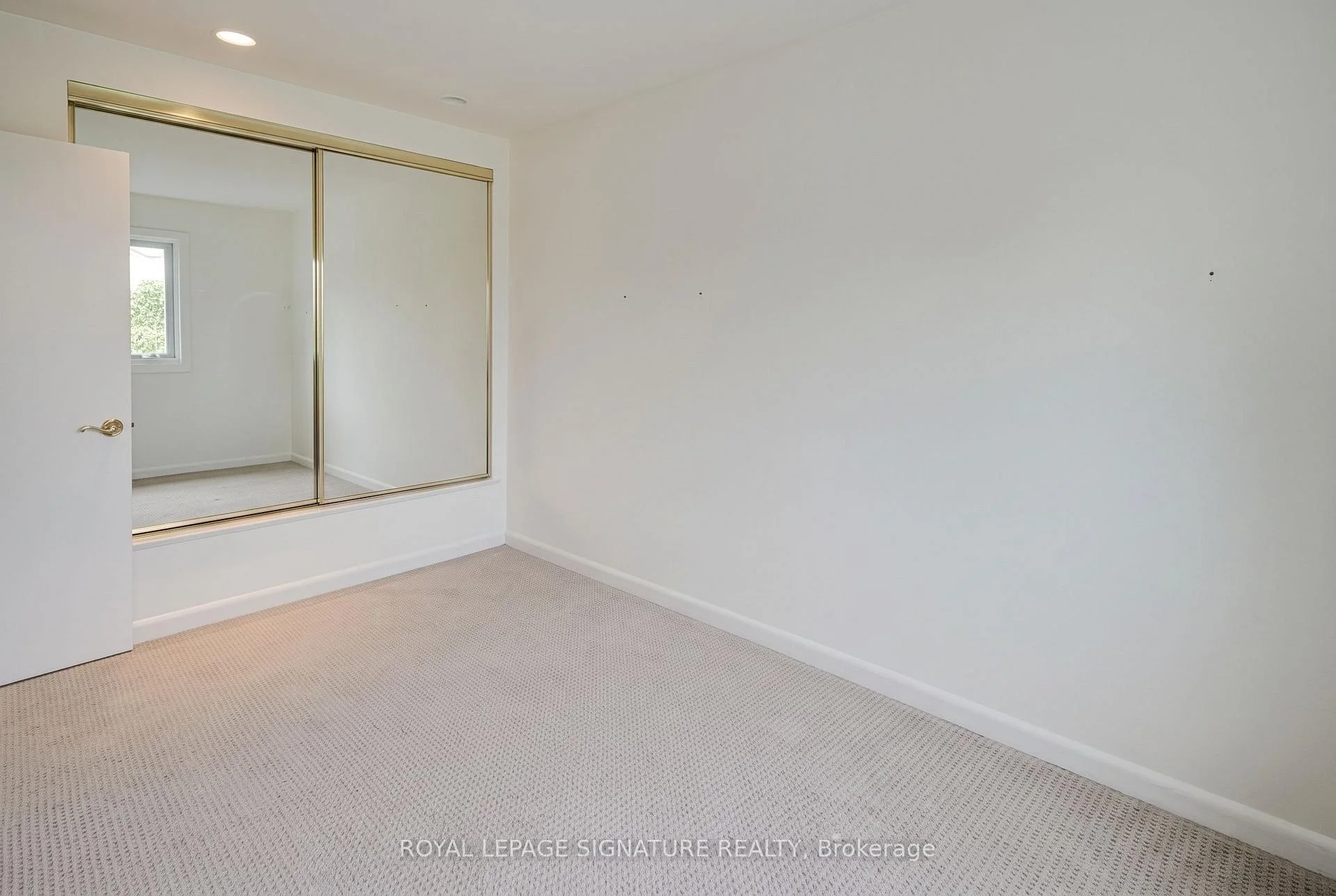 Photo 52 of 16 Burdock Lane, North York, Banbury-Don Mills — HOMEH