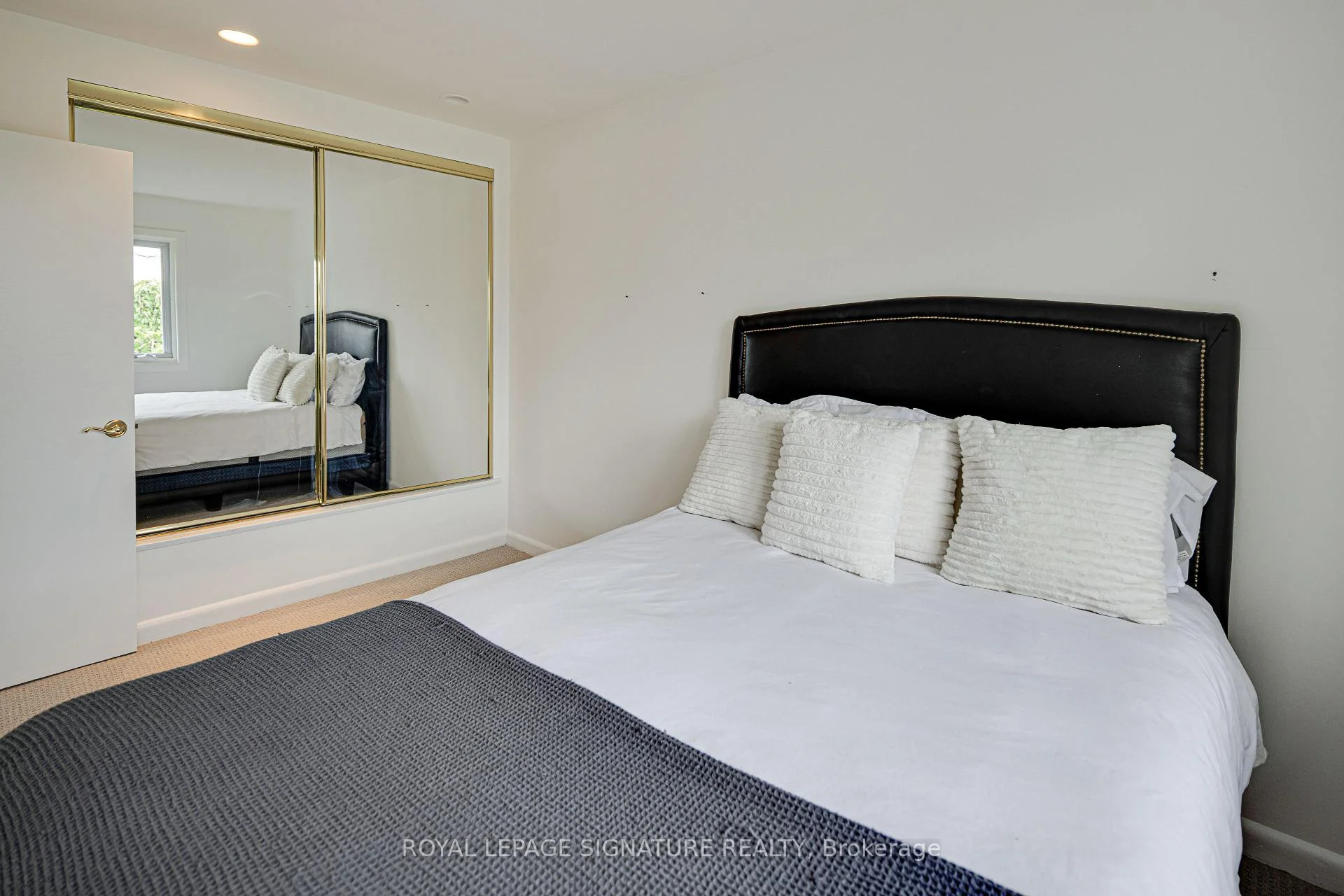 Photo 62 of 16 Burdock Lane, North York, Banbury-Don Mills — HOMEH