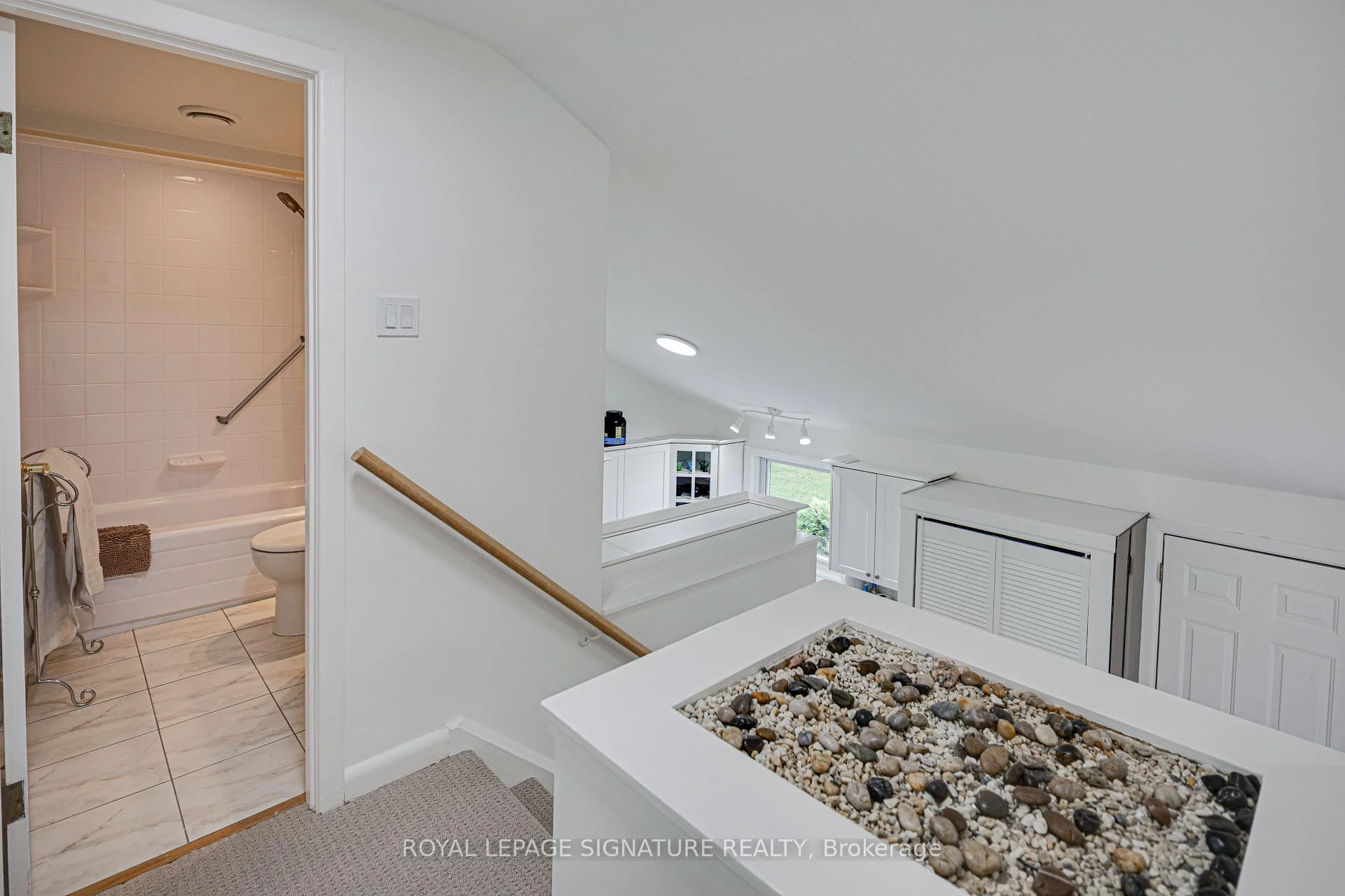 Photo 64 of 16 Burdock Lane, North York, Banbury-Don Mills — HOMEH