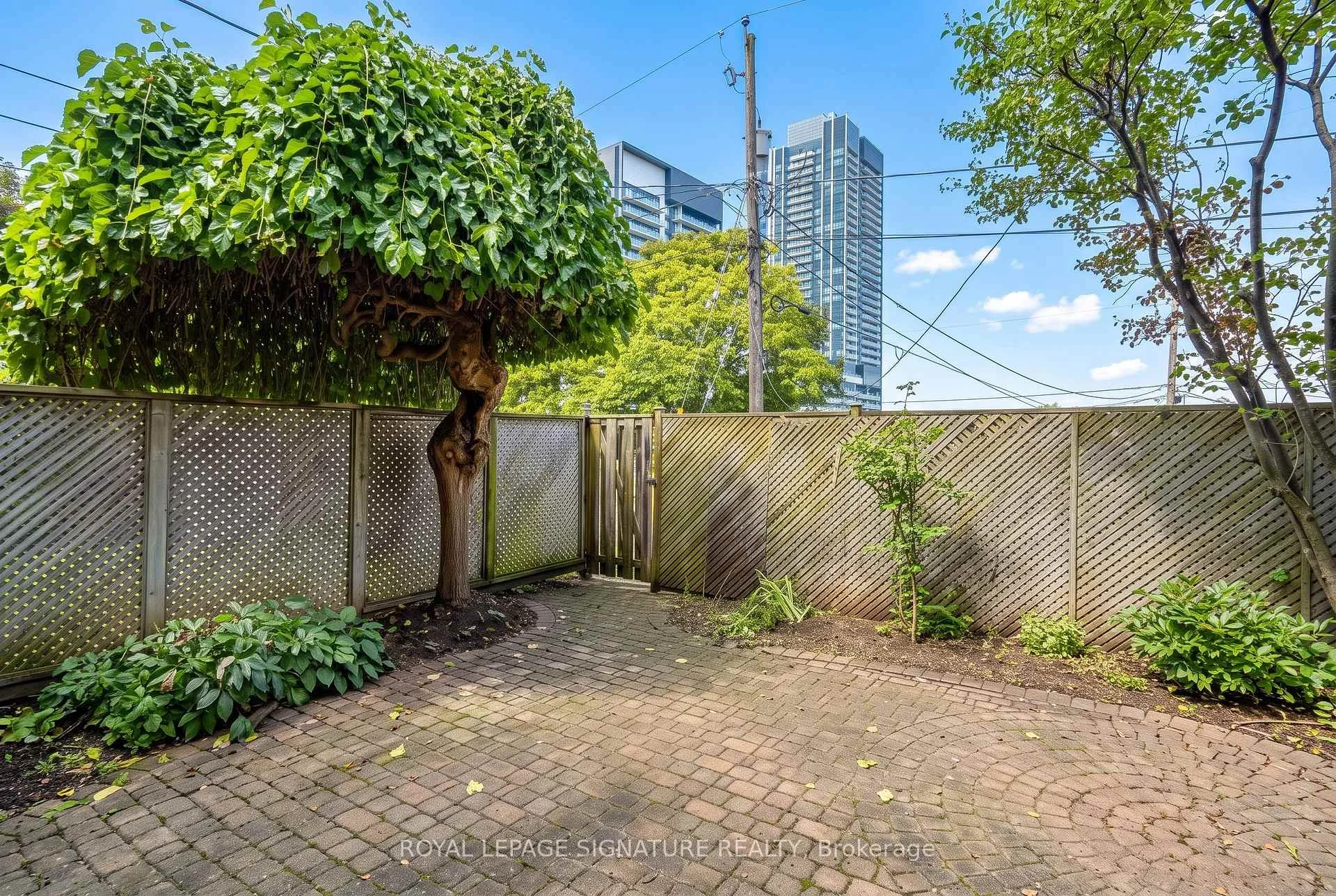 Photo 80 of 16 Burdock Lane, North York, Banbury-Don Mills — HOMEH