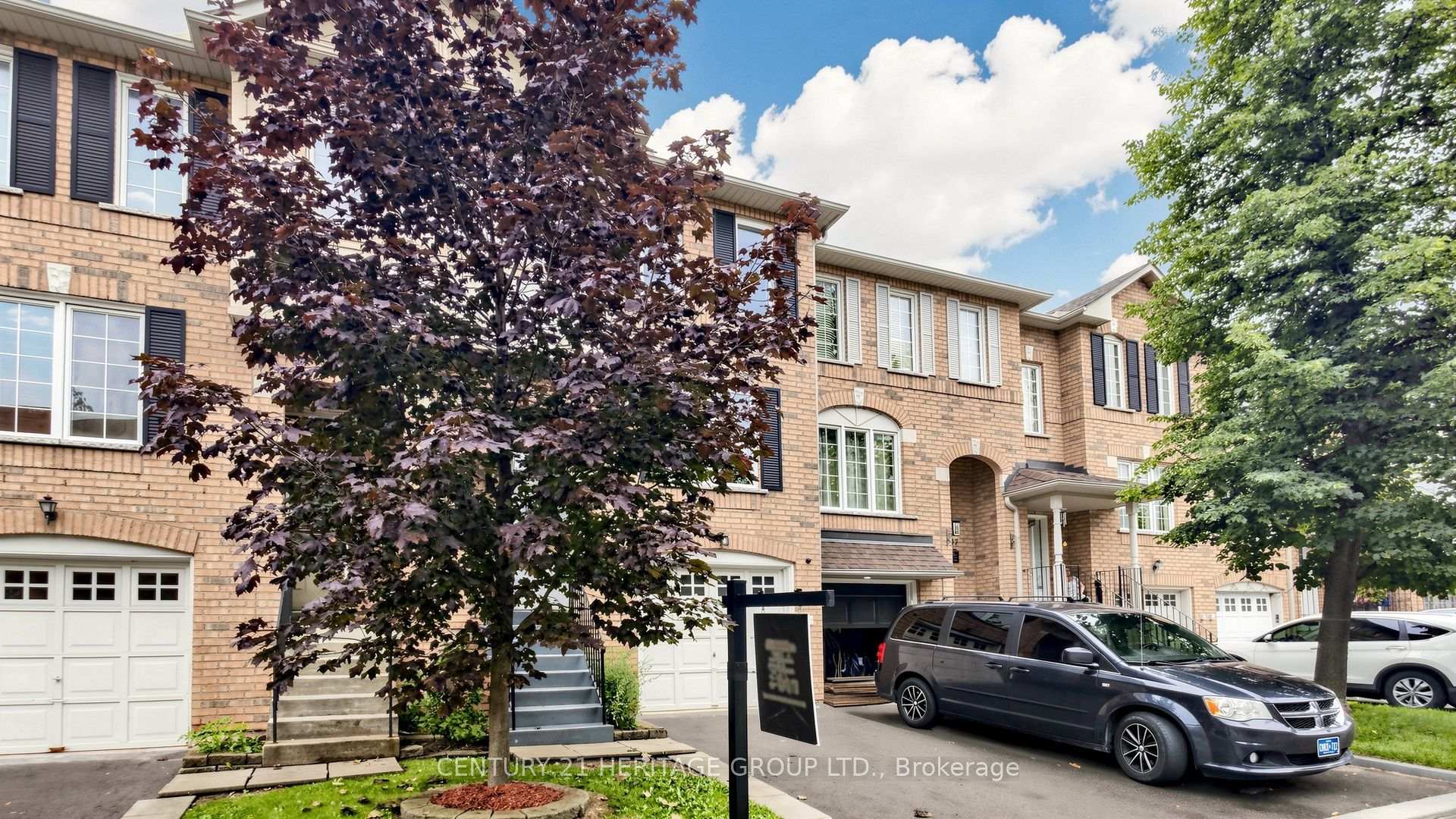 Photo 2 of Unit 39, 2 Clay Brick Court, Brampton, Brampton North — HOMEH