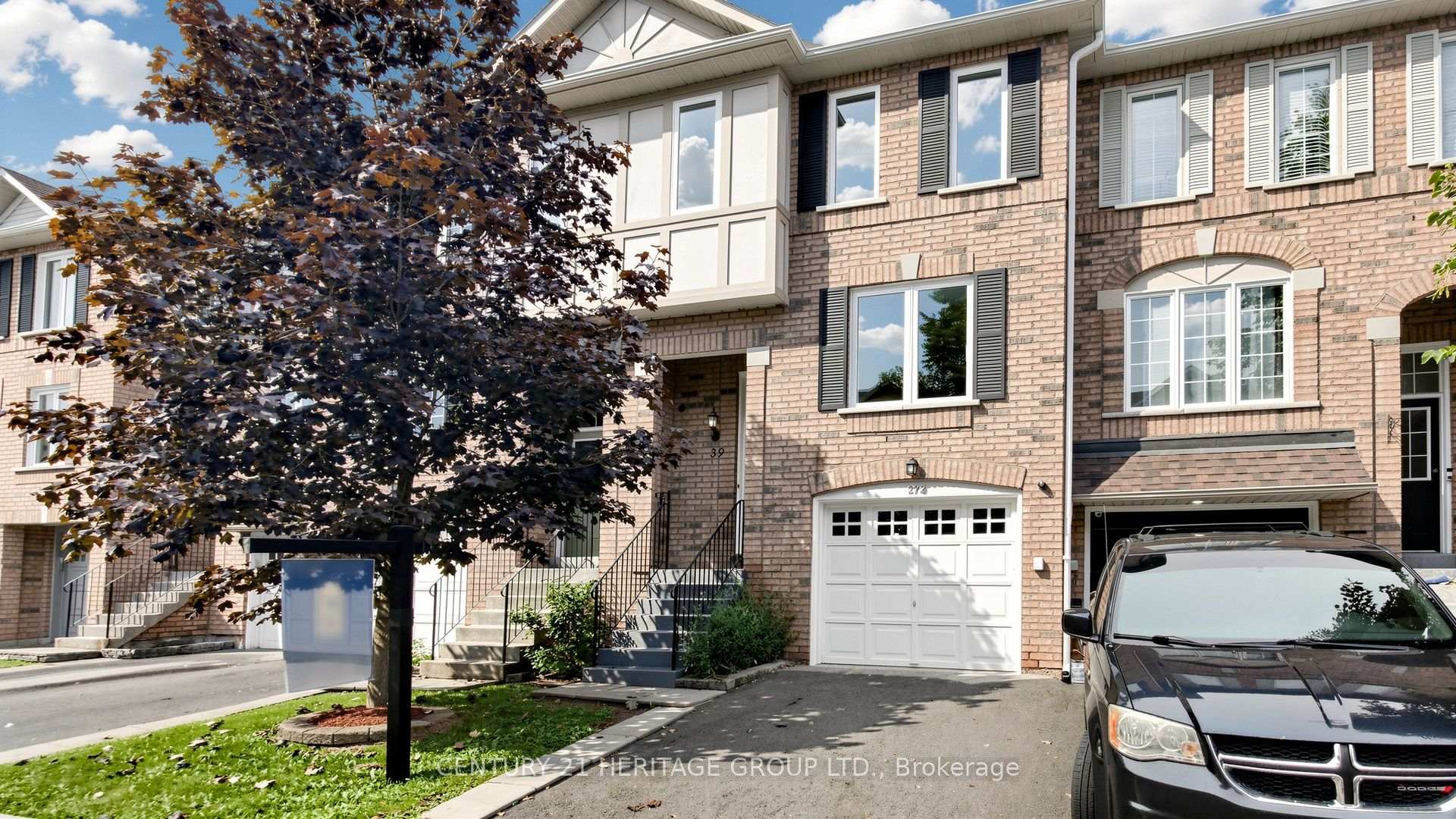 Photo 3 of Unit 39, 2 Clay Brick Court, Brampton, Brampton North — HOMEH