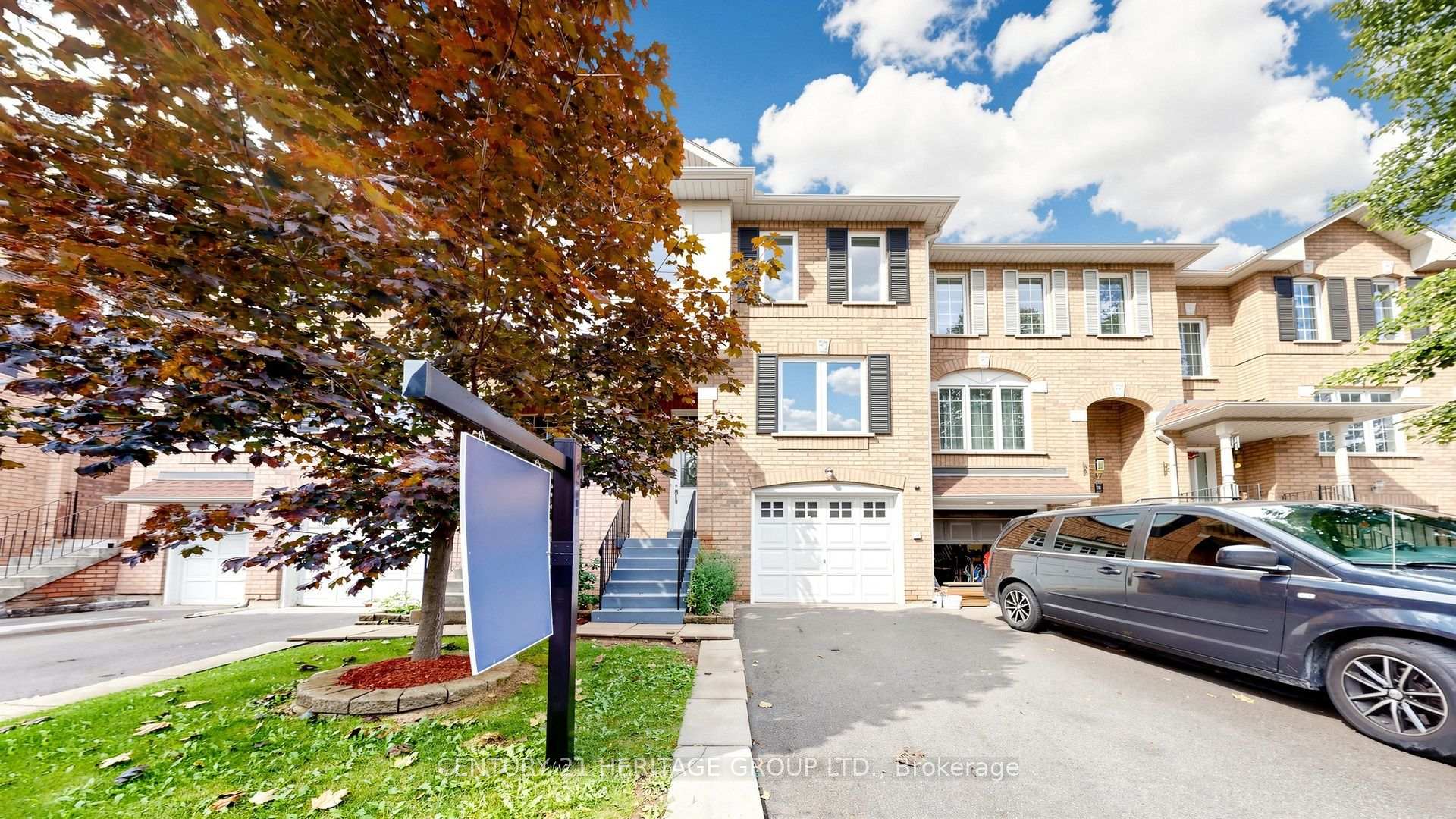 Photo 4 of Unit 39, 2 Clay Brick Court, Brampton, Brampton North — HOMEH