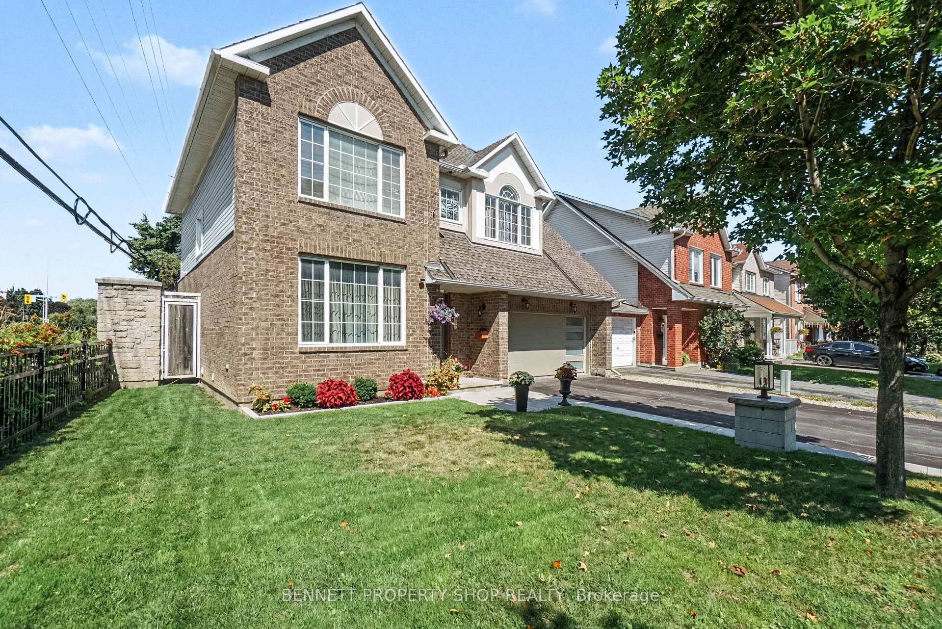 Photo 2 of 21 Summerwind Crescent, Ottawa, Barrhaven East — HOMEH