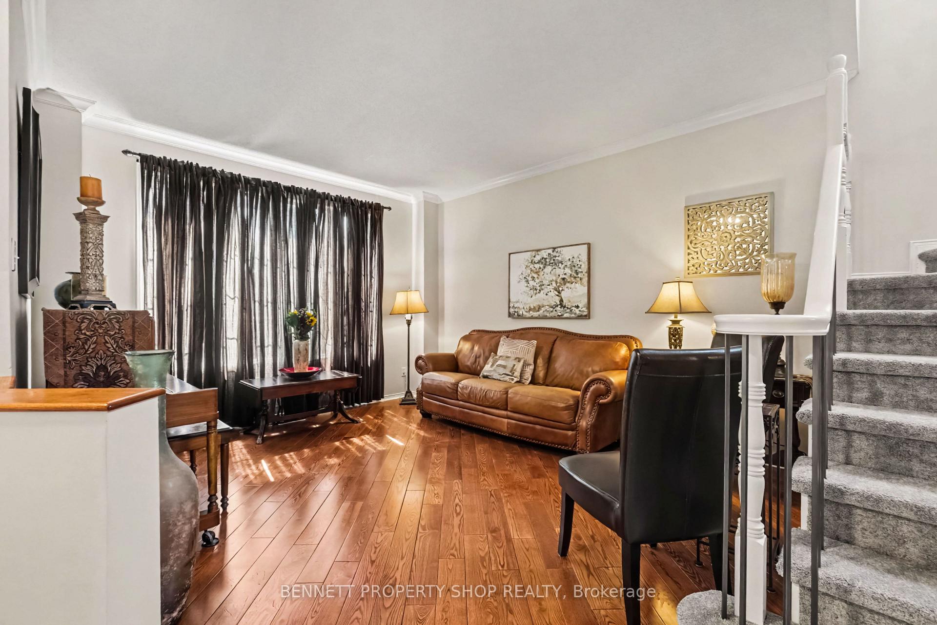 Photo 3 of 21 Summerwind Crescent, Ottawa, Barrhaven East — HOMEH
